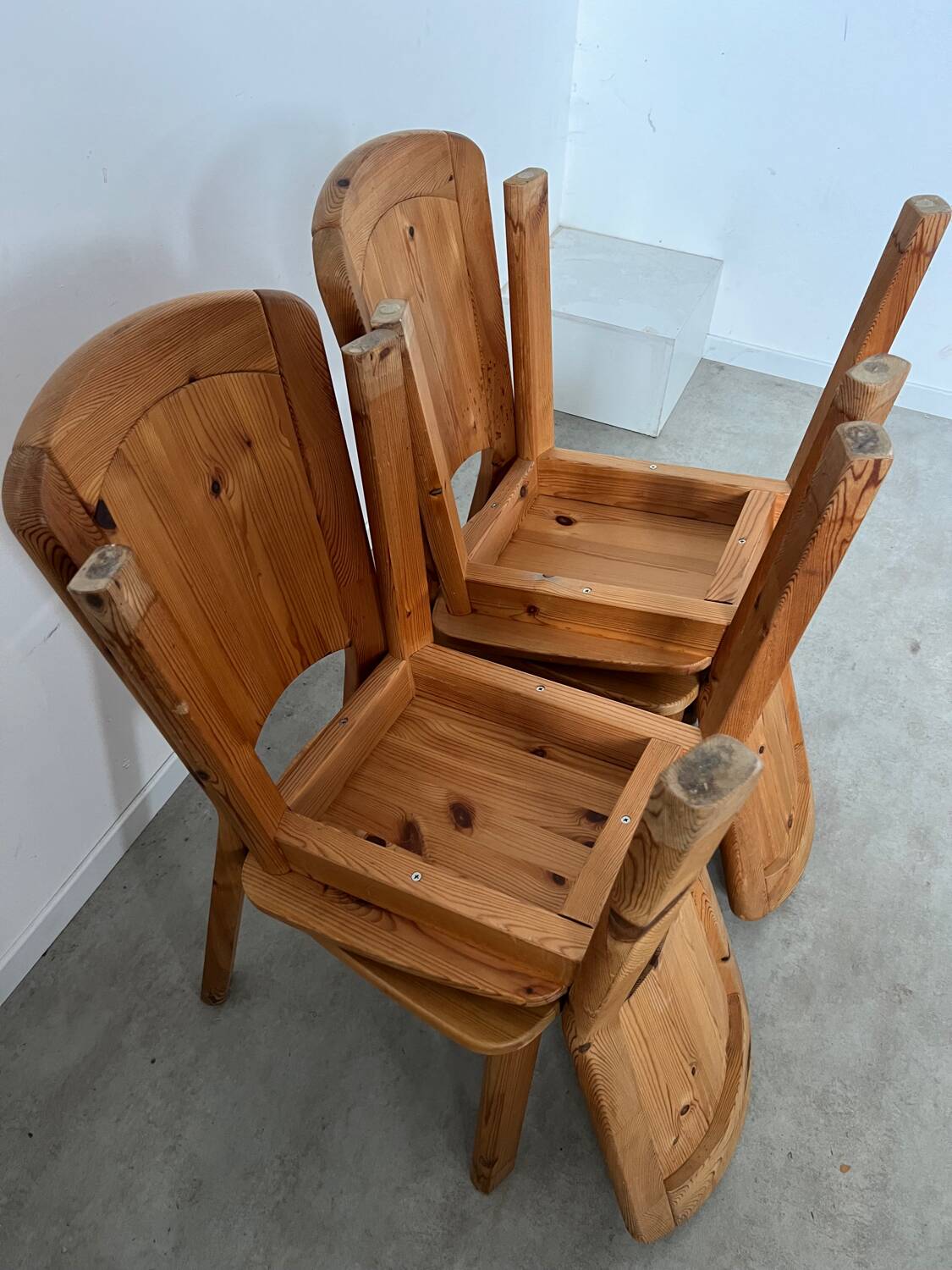 French design pine table and chair set from the 70s brutalist vintage arcs