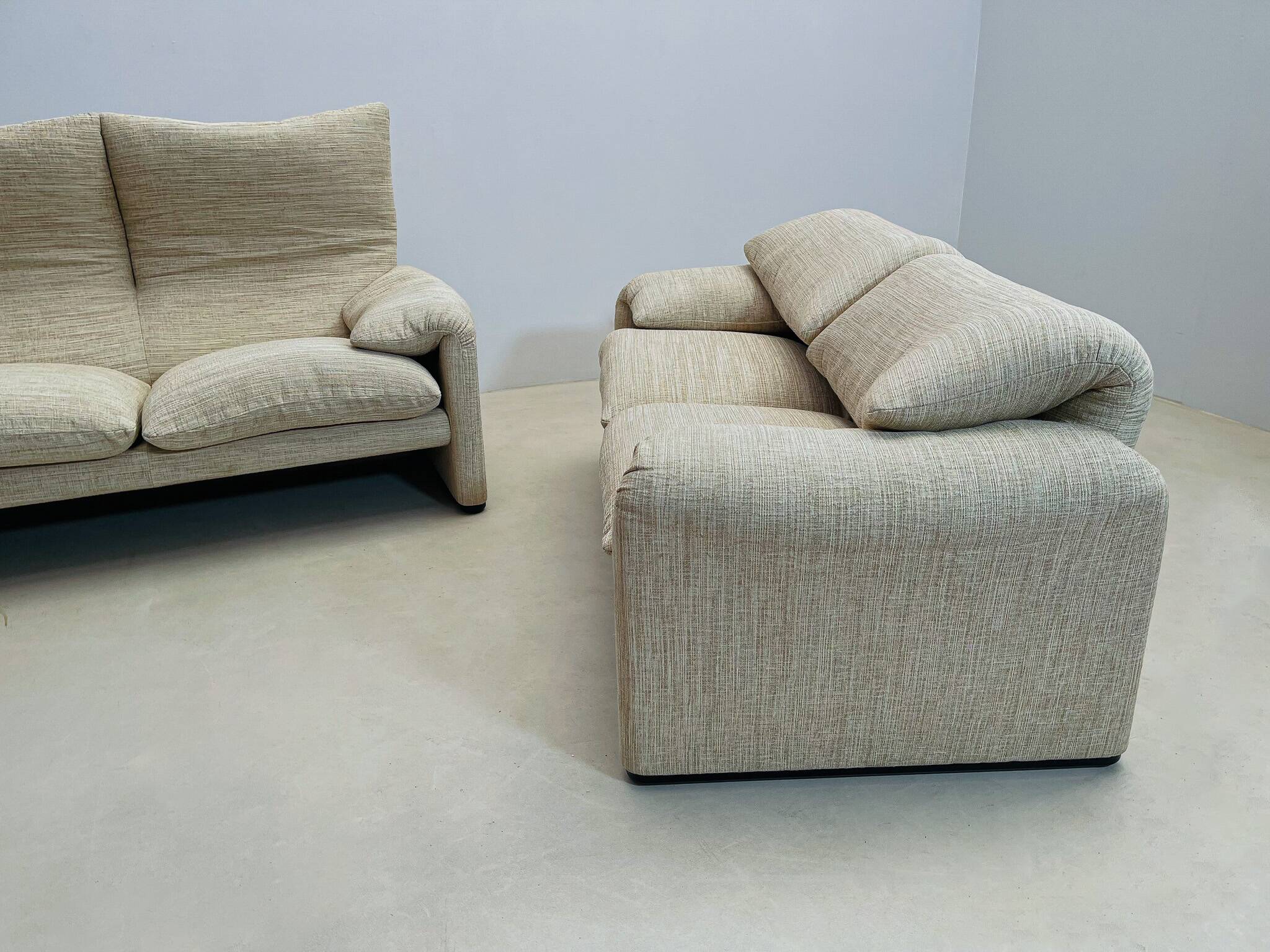 Maralunga 2-seater sofa by Vico Magistretti for Cassina