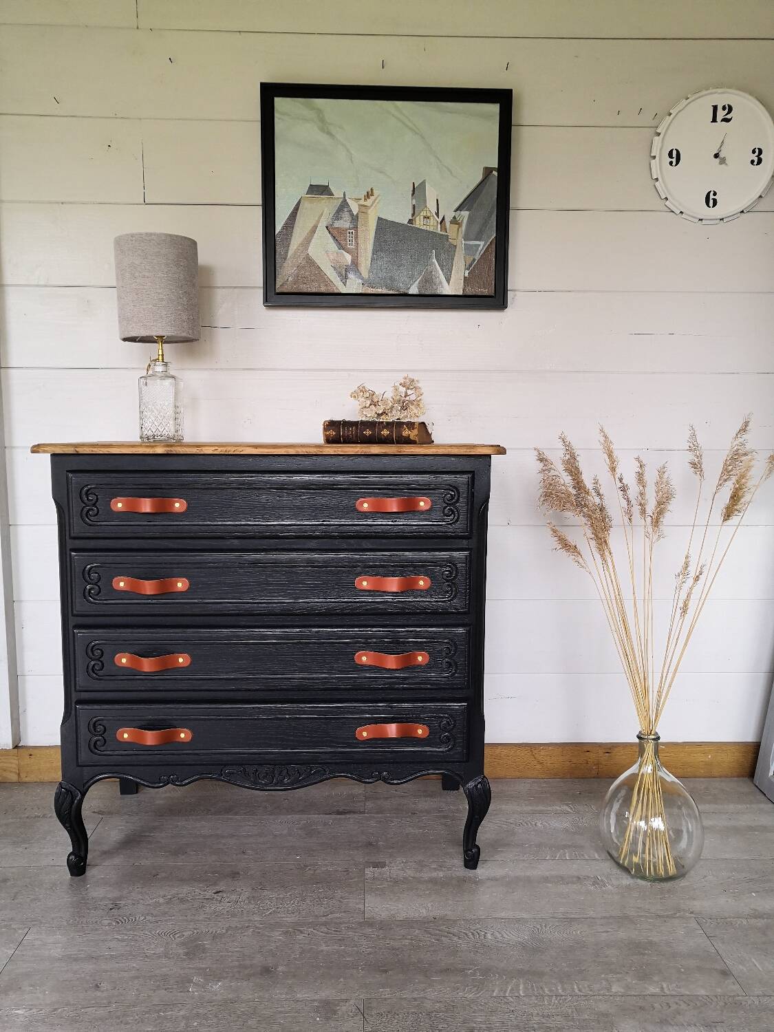 Oak chest of drawers