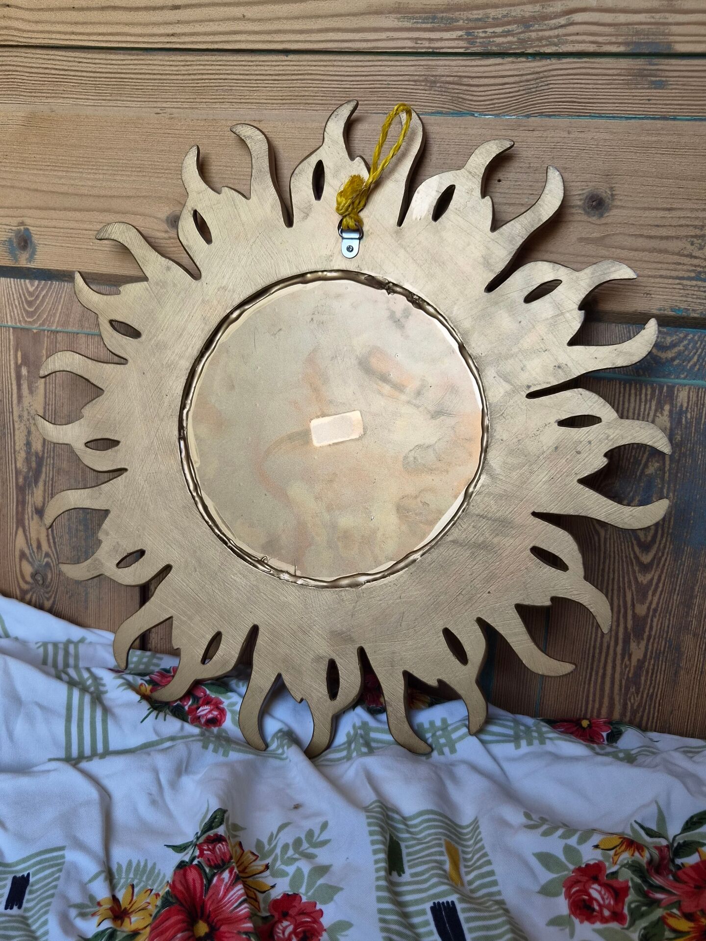 Vintage Gold Sun Mirror – A Mid-Century Classic for a Stylish Décor