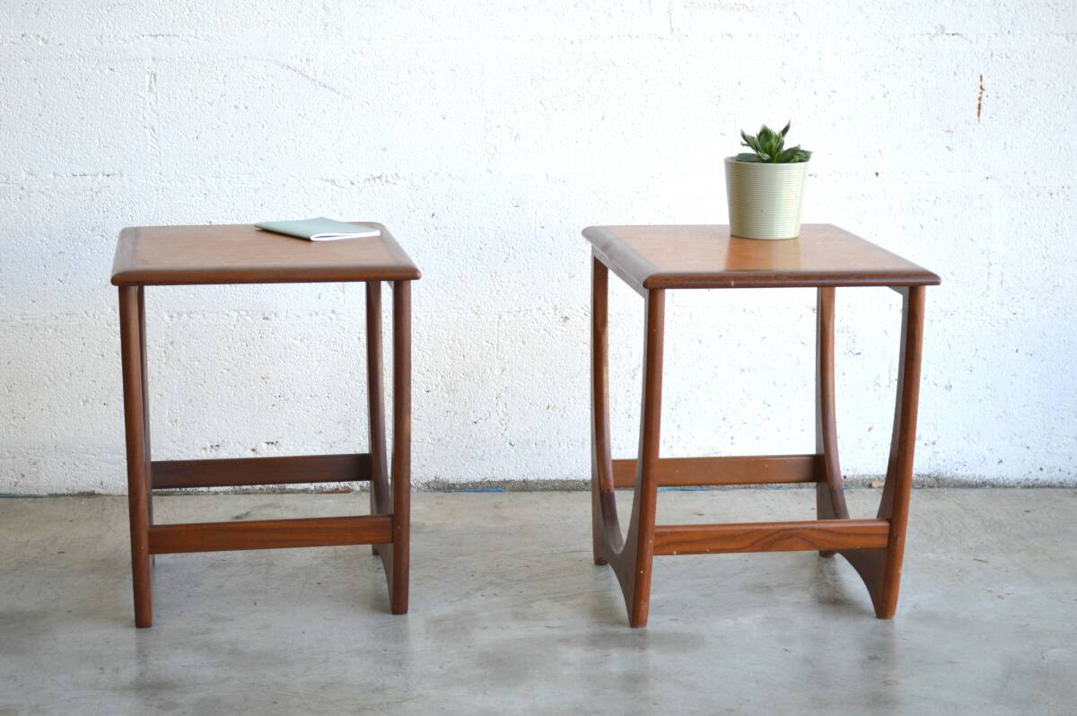 Paire de tables de nuit /d’appoint par G-Plan