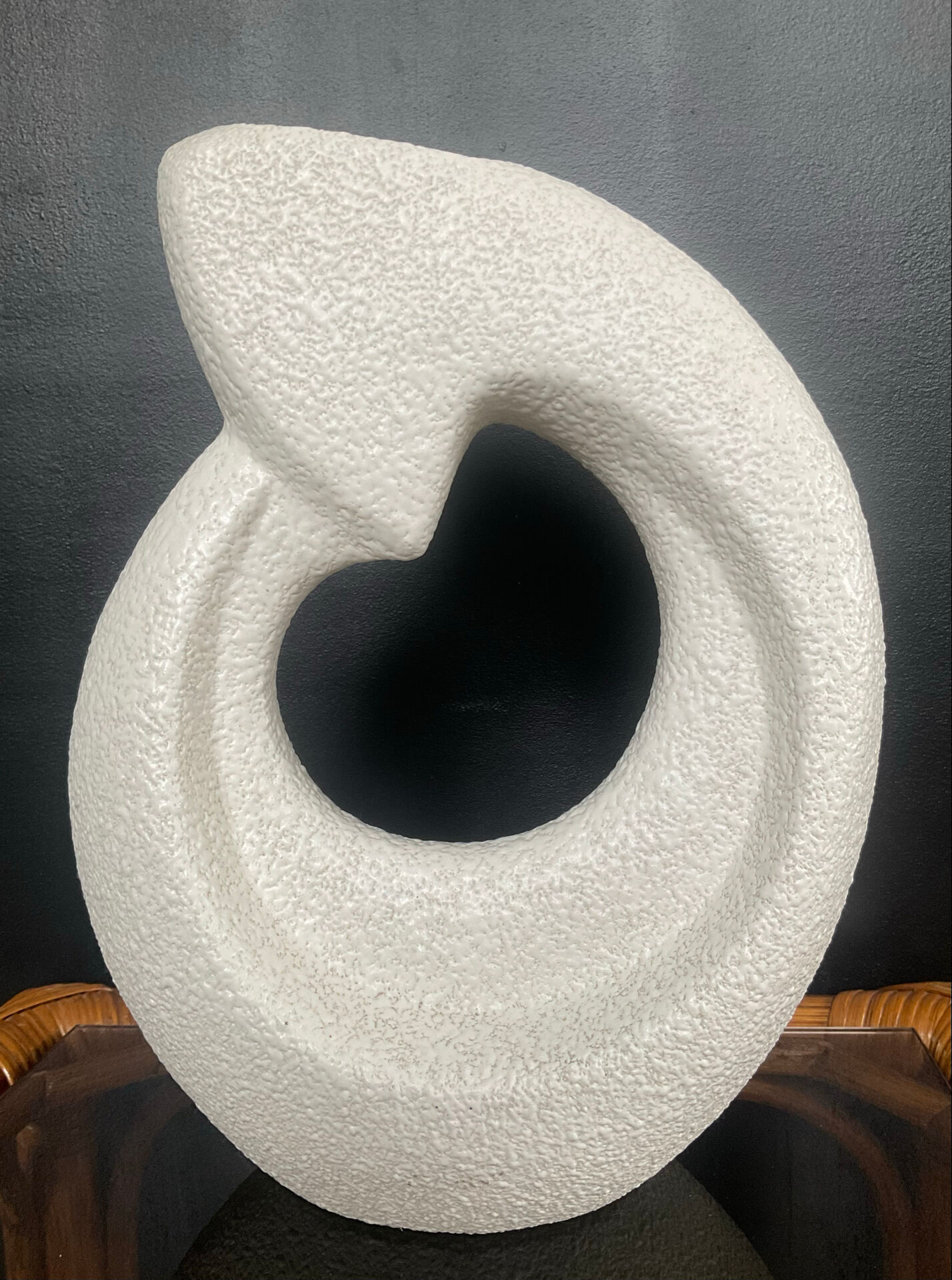 Sculptural vase by Roberto Rigon from the 1970s, signed.
