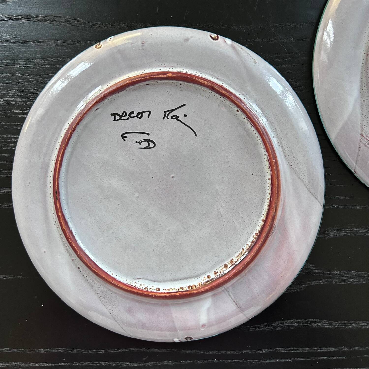 Pair of plates with thistle decoration