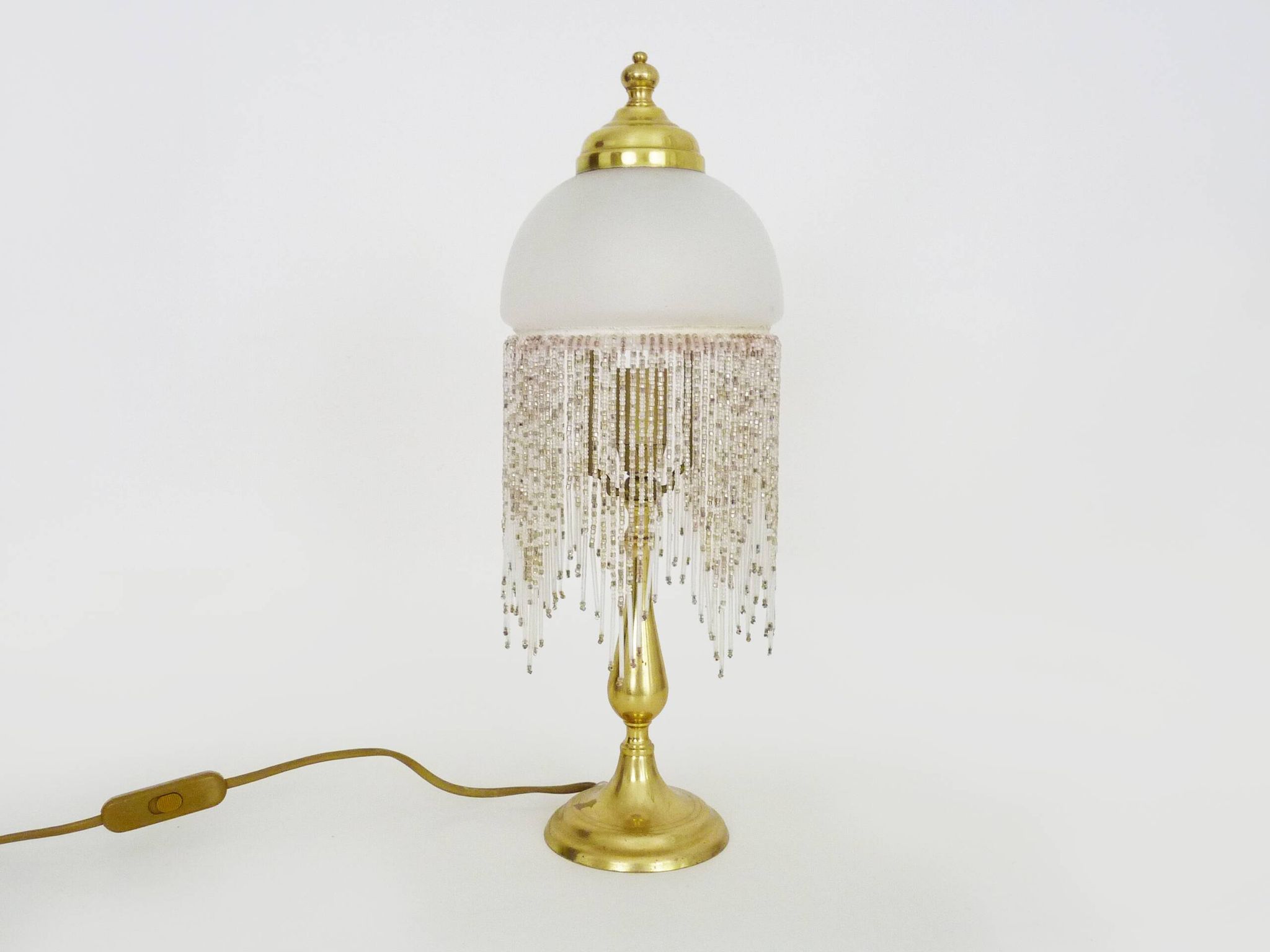 Table lamp, bedside lamp with pearls, speckled white globe in glass paste. 80s