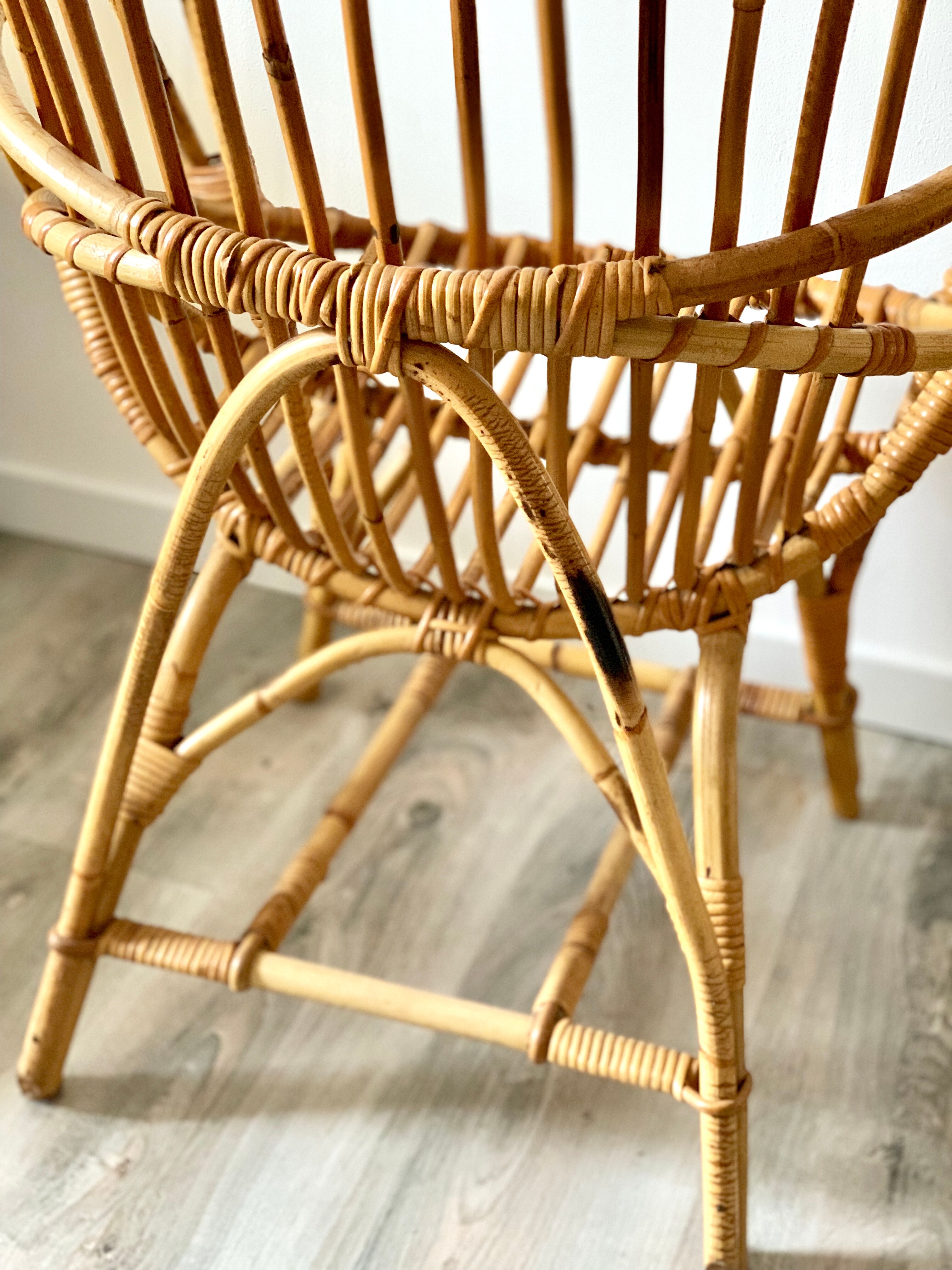 Shell vintage rattan chair
