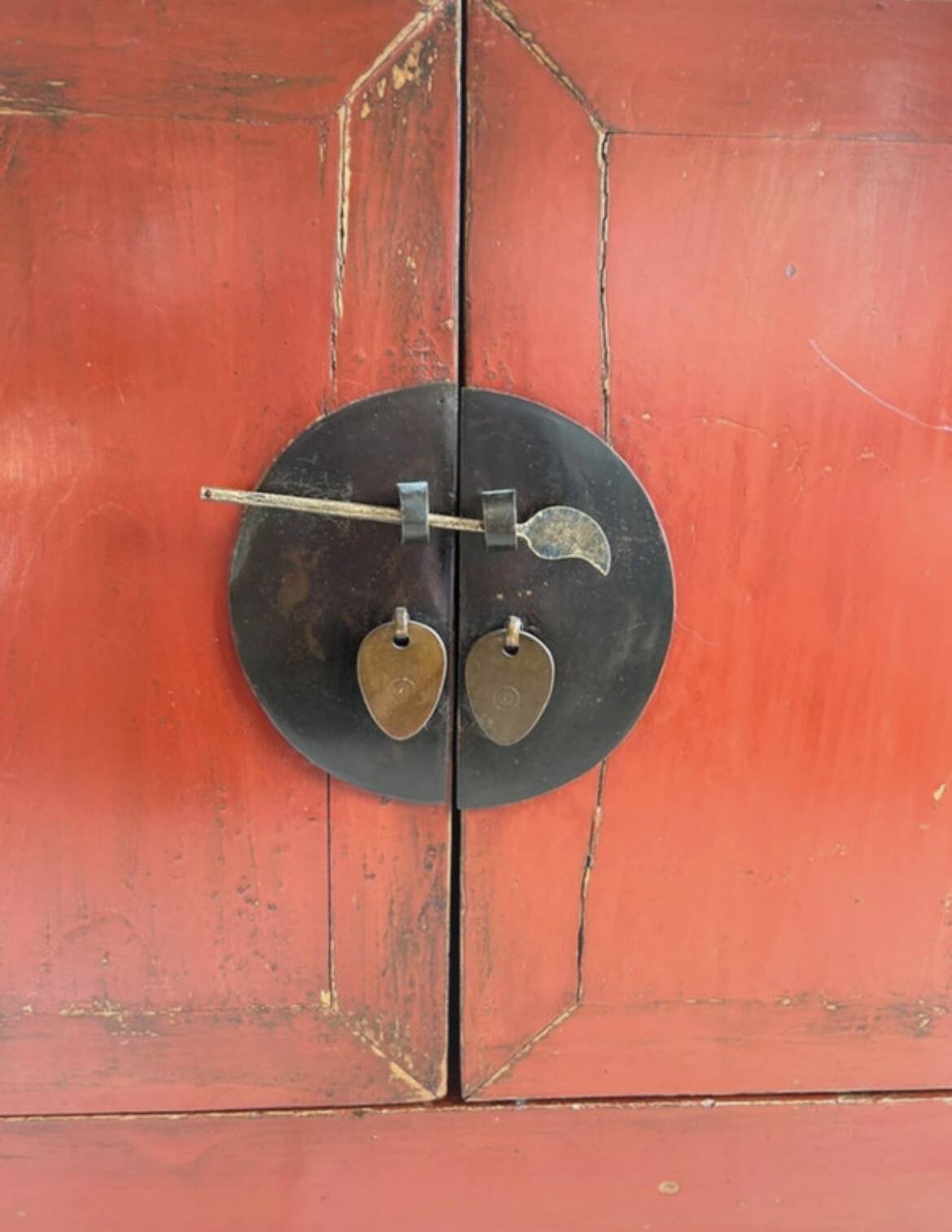 Buffet in solid Asian elm