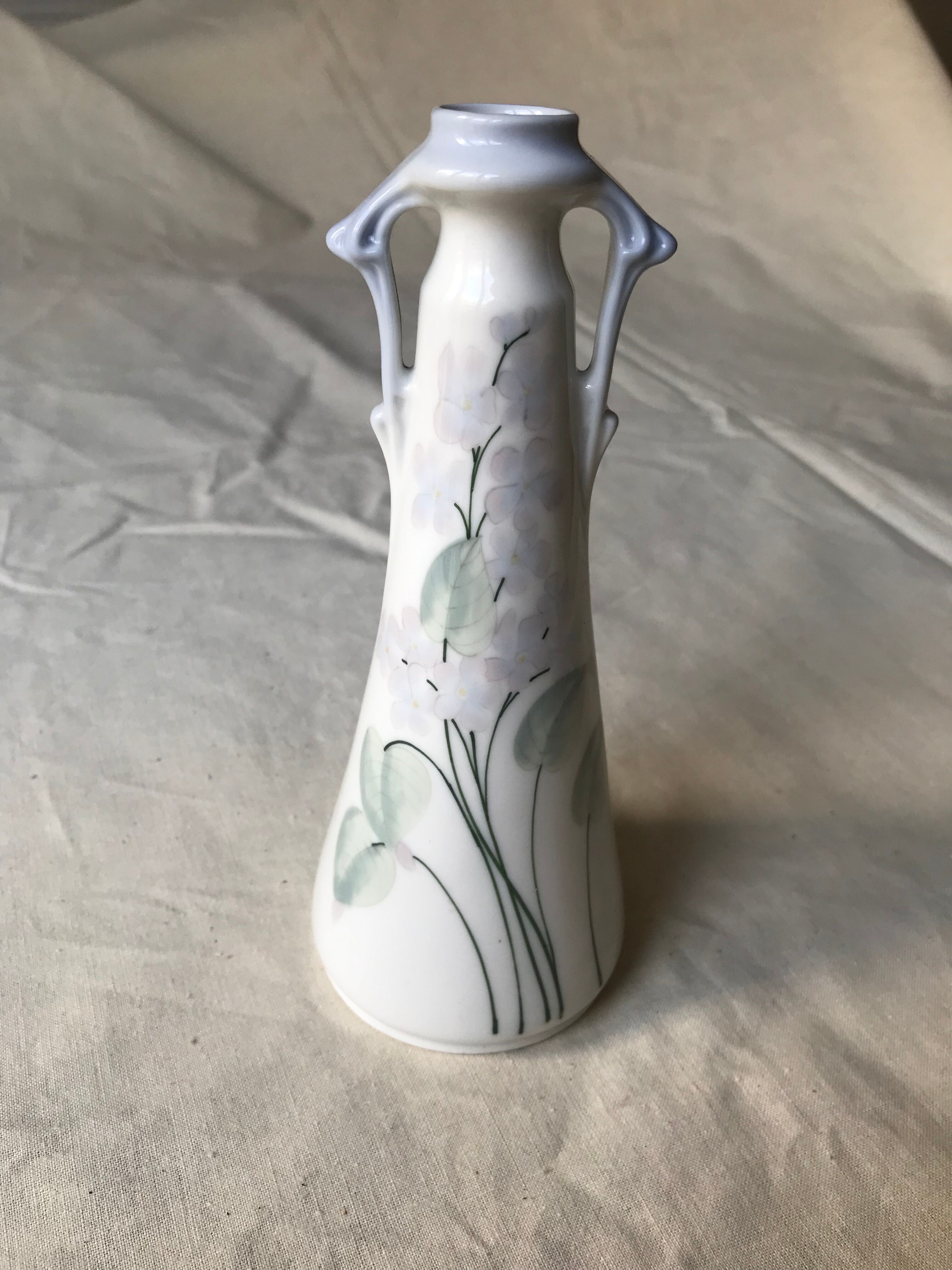 Art Nouveau vase with lila decoration, Galluba & Hofmann