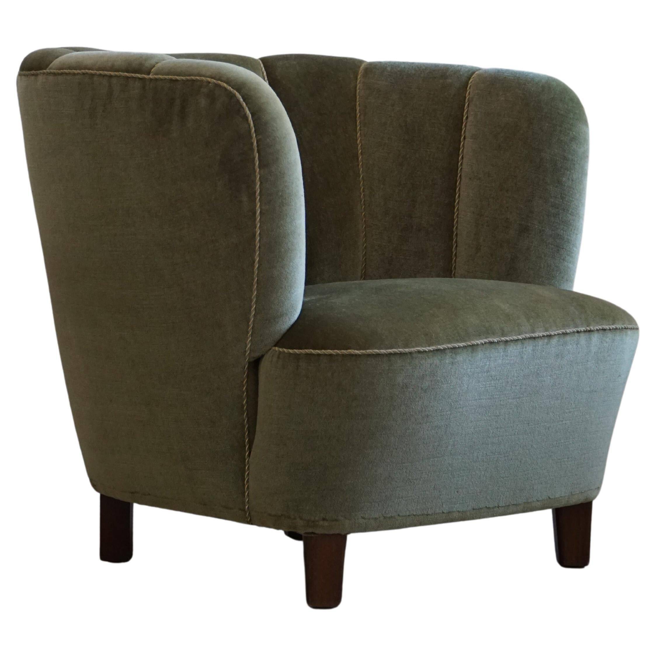Danish club chair from the mid-20th century, curved, Viggo Boesen style, 1940s.