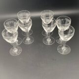 Aperitif glasses with rounded chiseled patterns