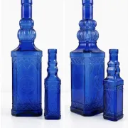 Duo de bouteilles en verre bleu cobalt