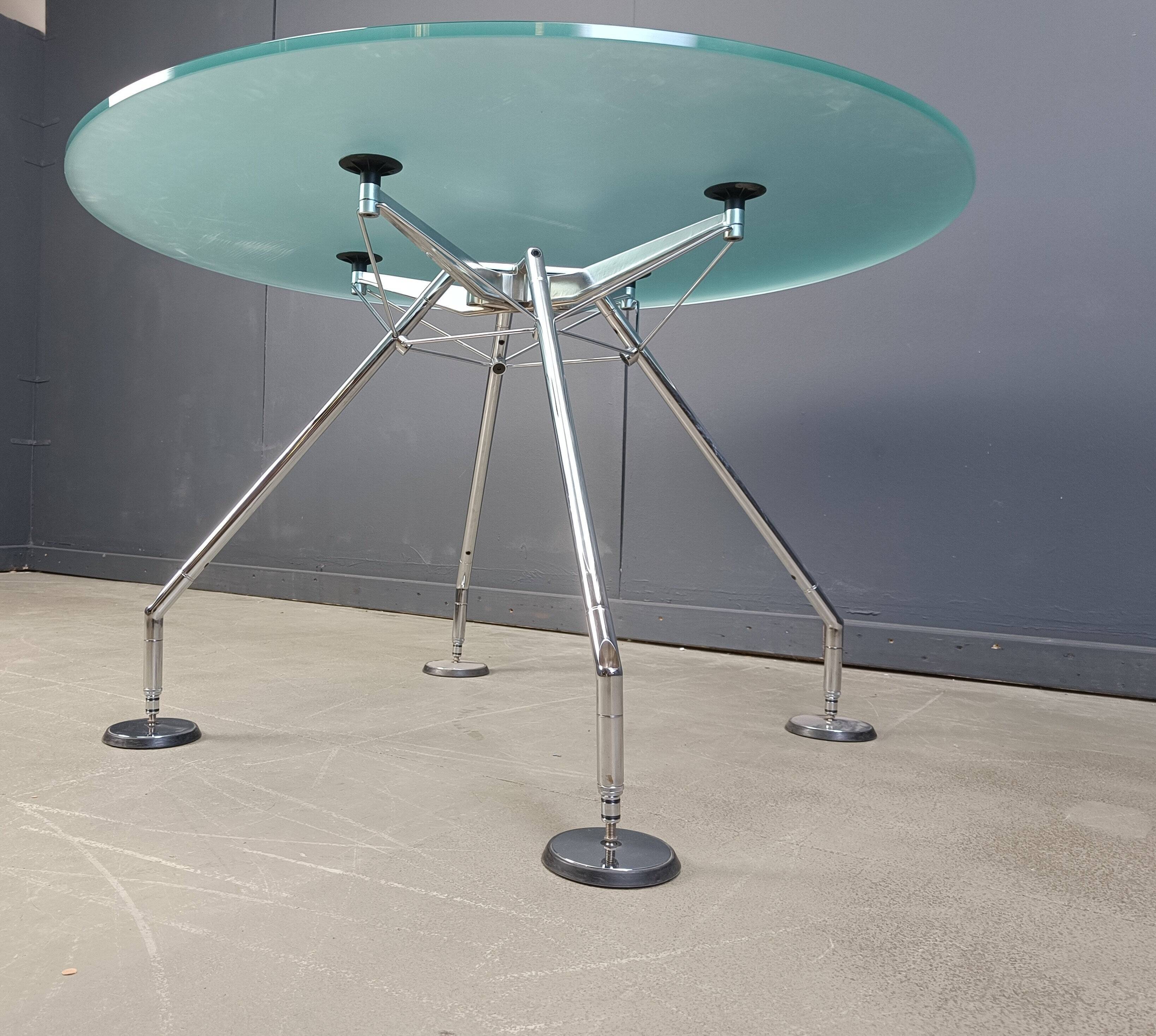 Nomos dining table by Norman Foster for Tecno, 1980s