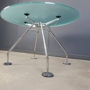 Table à manger Nomos par Norman Foster pour Tecno, années 1980.