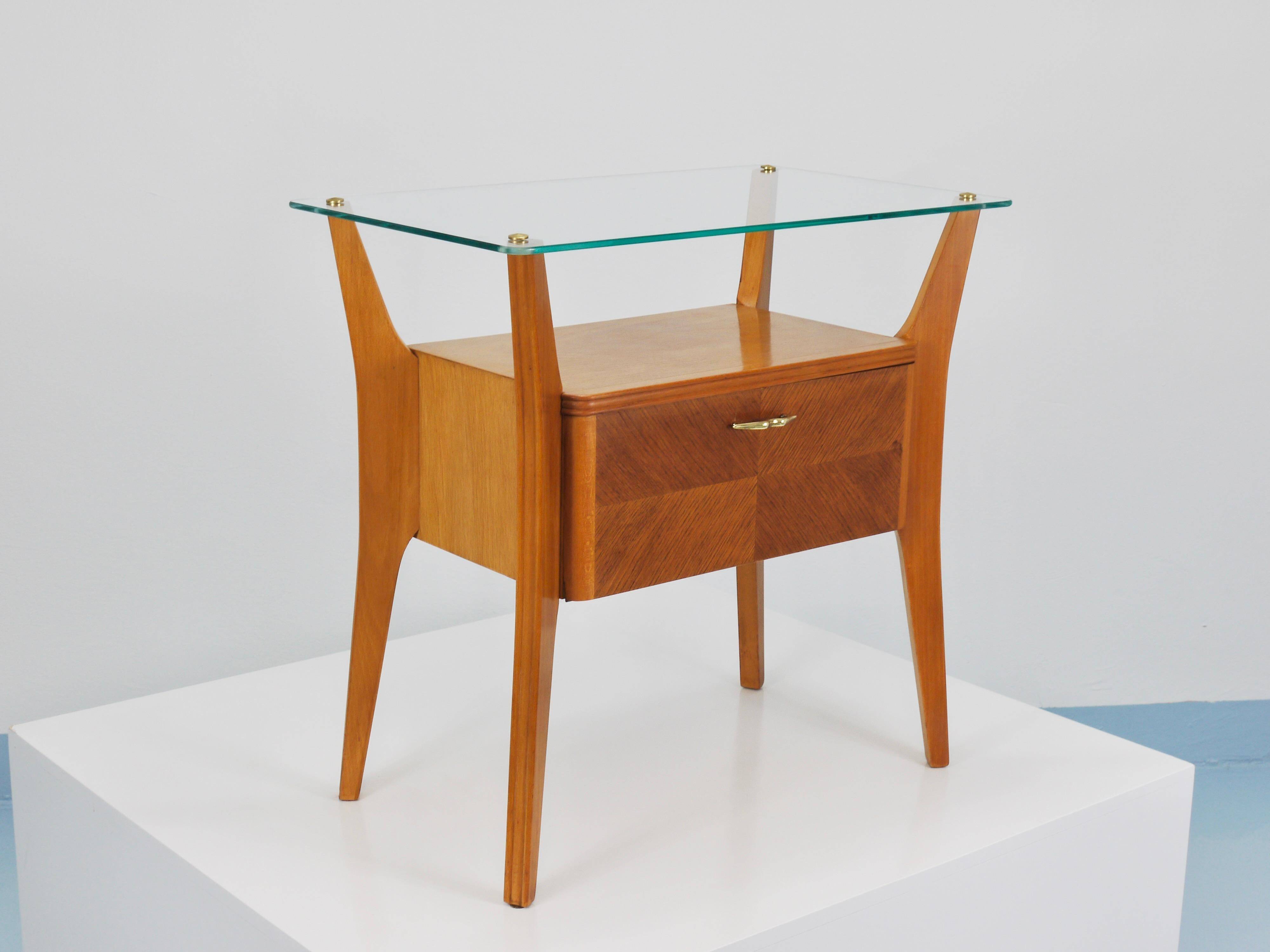 Gio Ponti bedside table in maple and walnut, La Permanente Mobili Cantù, 1940s