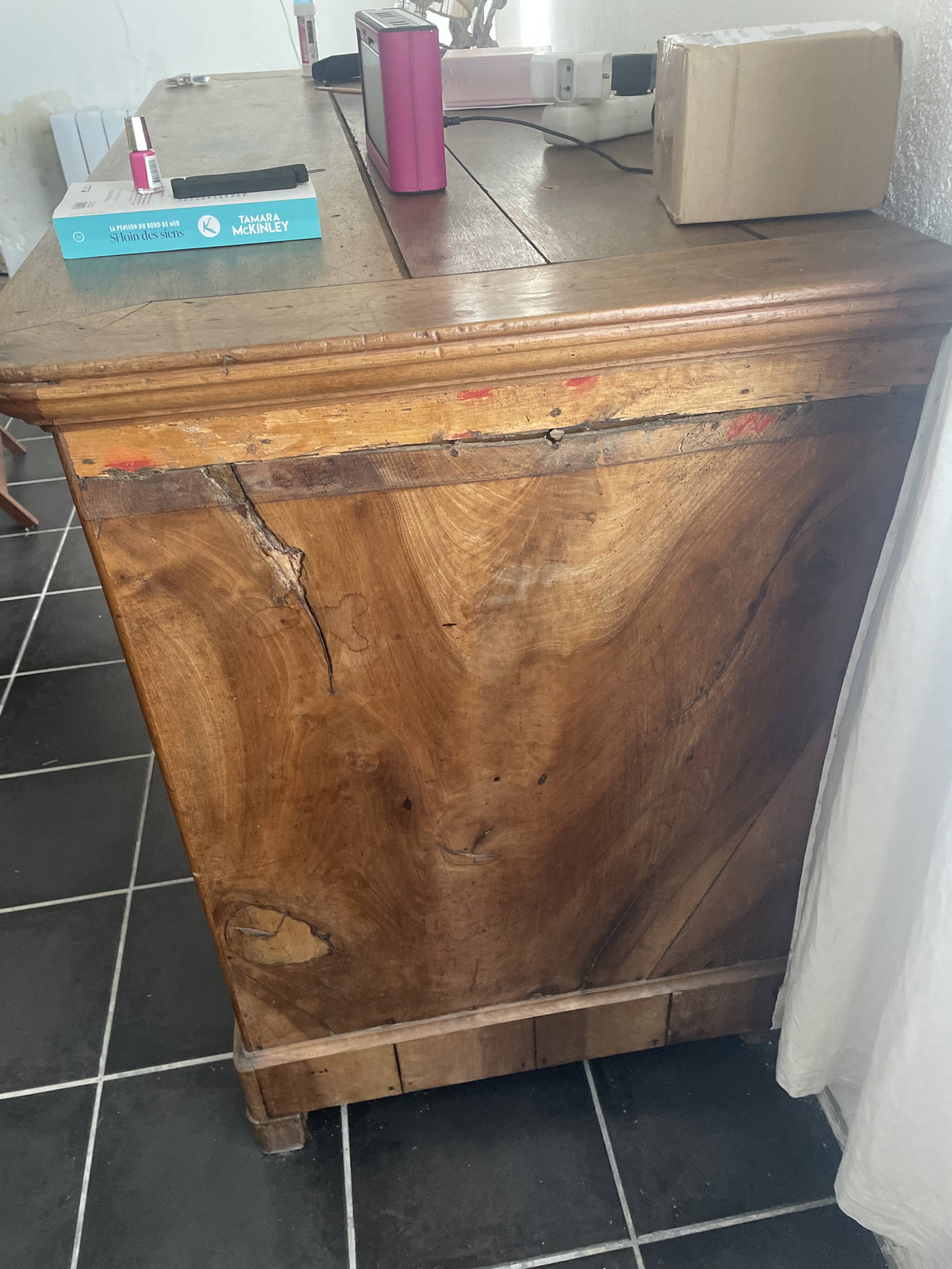 Antique chest of drawers