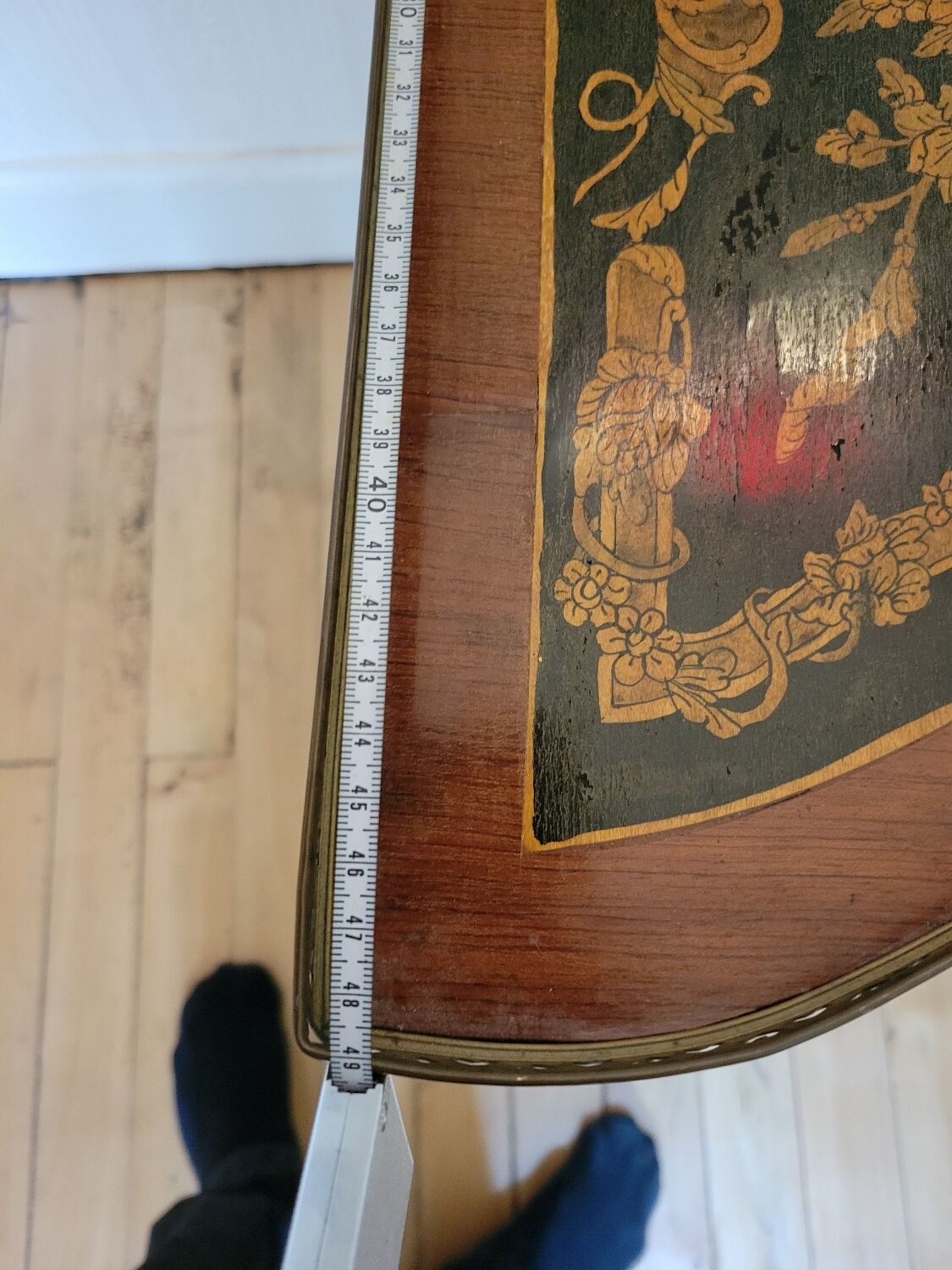 Louis XV bedside table or gueridon with floral motifs, 19th century.