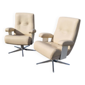 Set of 2 swivel armchairs in leather with star base.