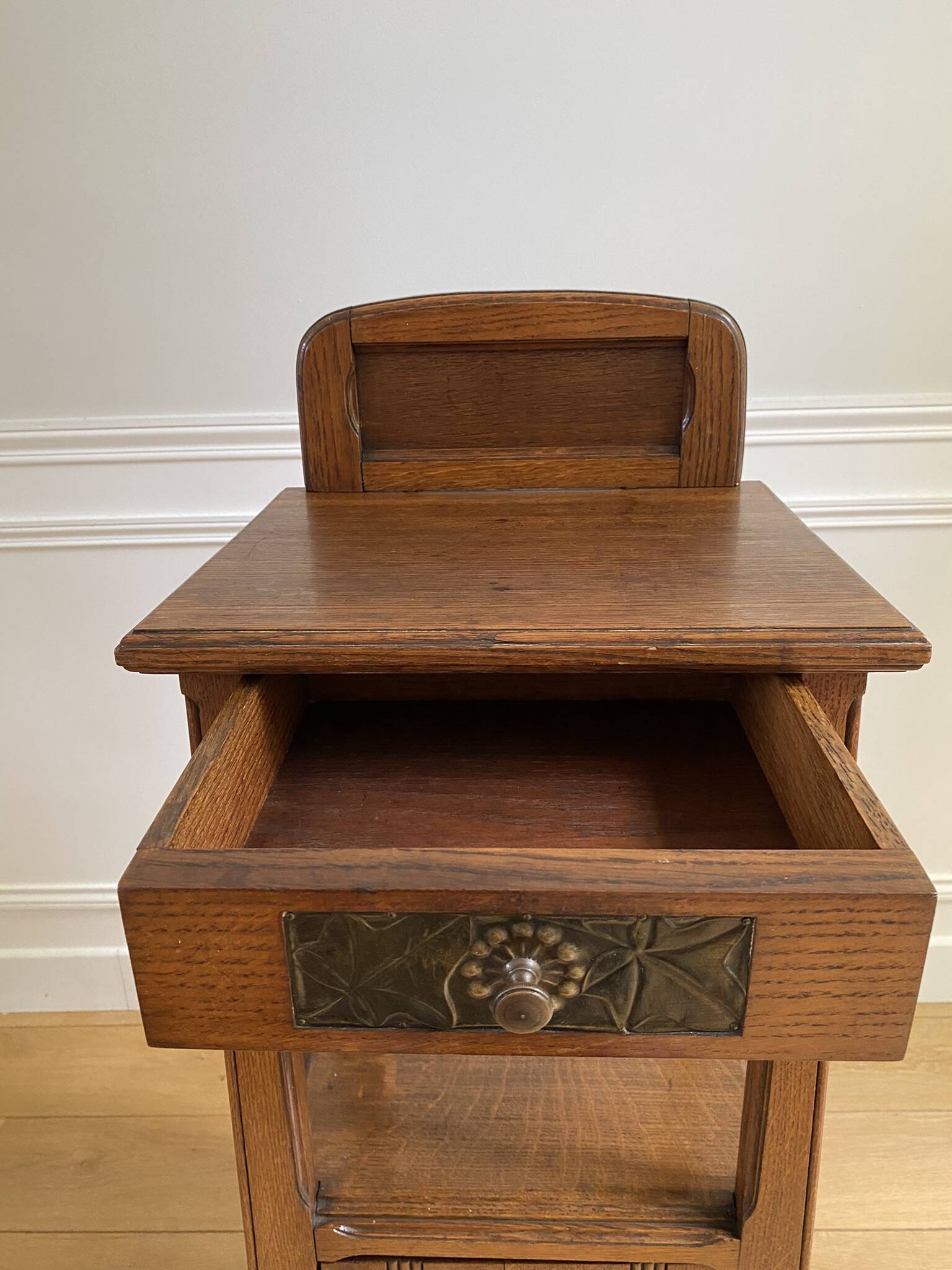 Vintage solid oak bedside table, 1 door, 1 drawer and 1 niche