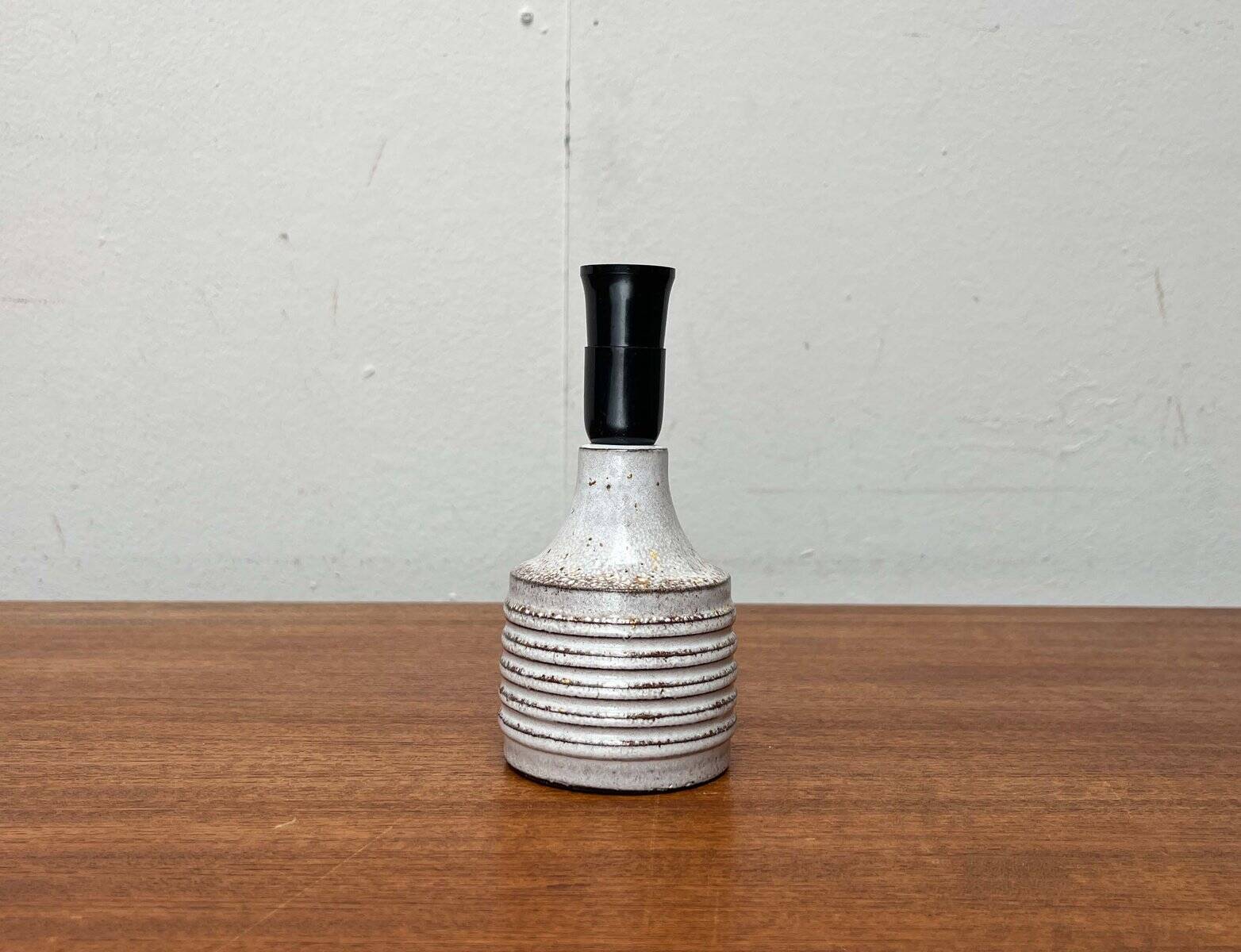 Mid-century modern studio pottery table lamp by Axella, 1960s.