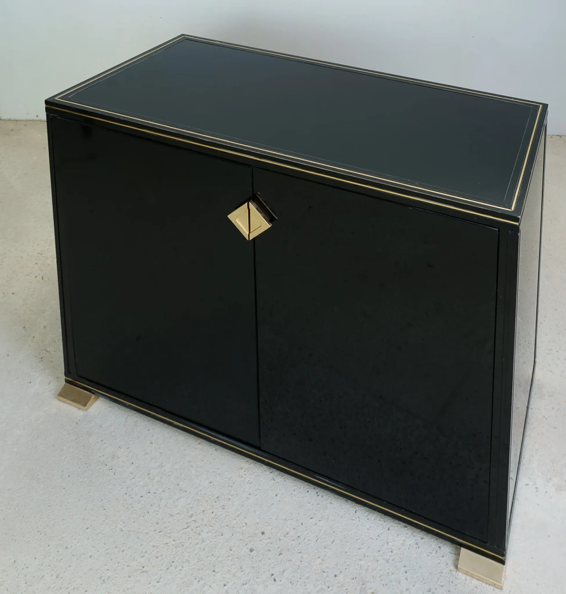 Small buffet Pierre Vandel black lacquered