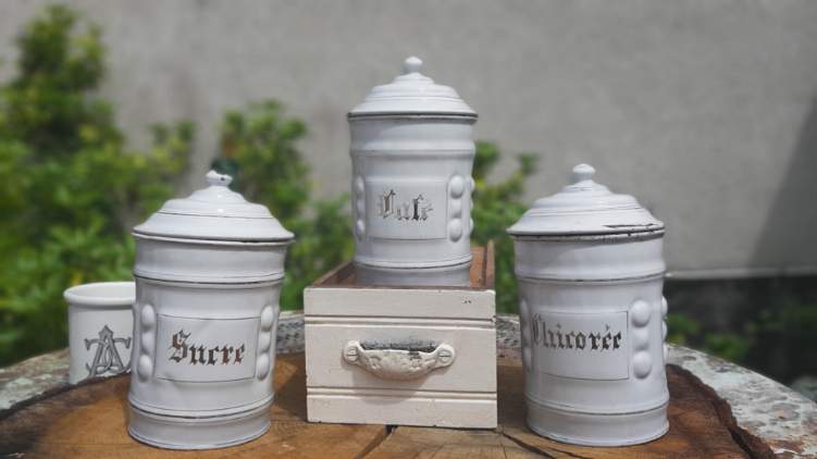 Enamelled spice jars