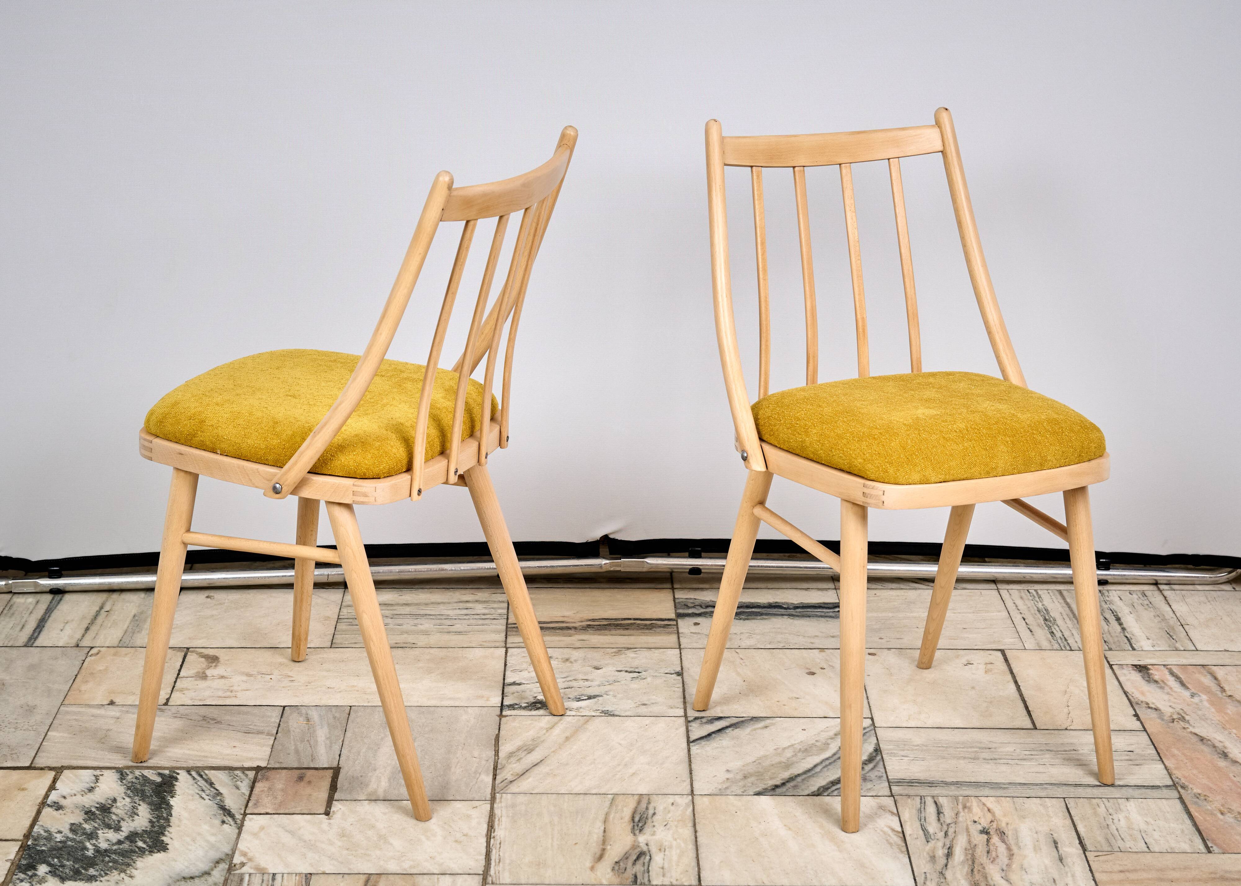 Ensemble de deux chaises vintage, Tchécoslovaquie, années 1960.