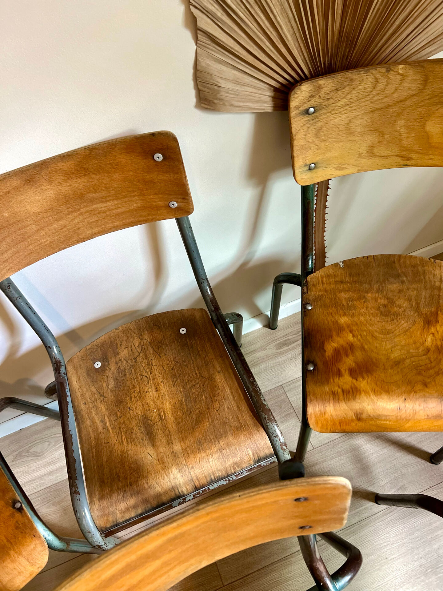 Lot de 6 chaises d’école rénovées 