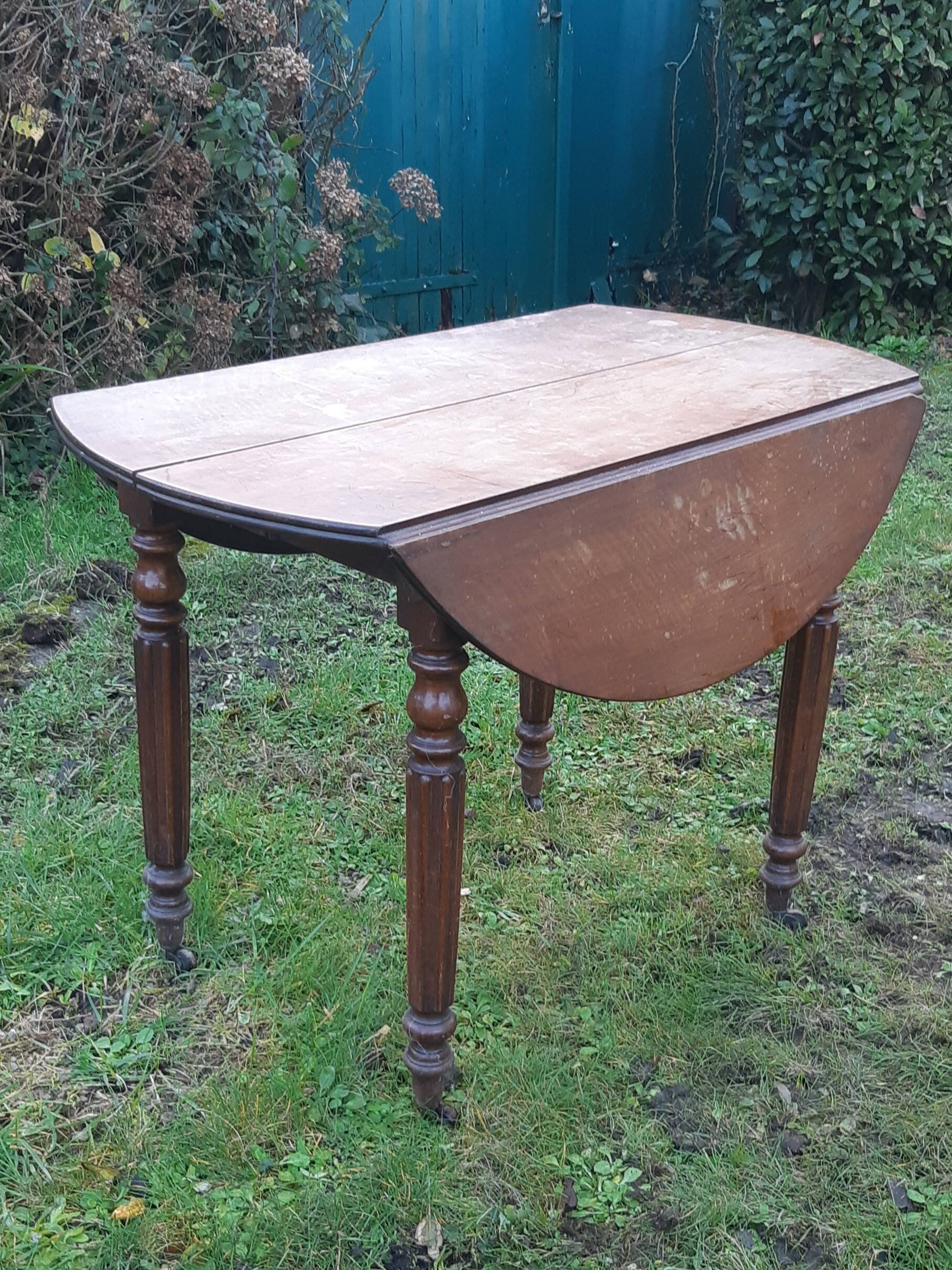 Folding country table