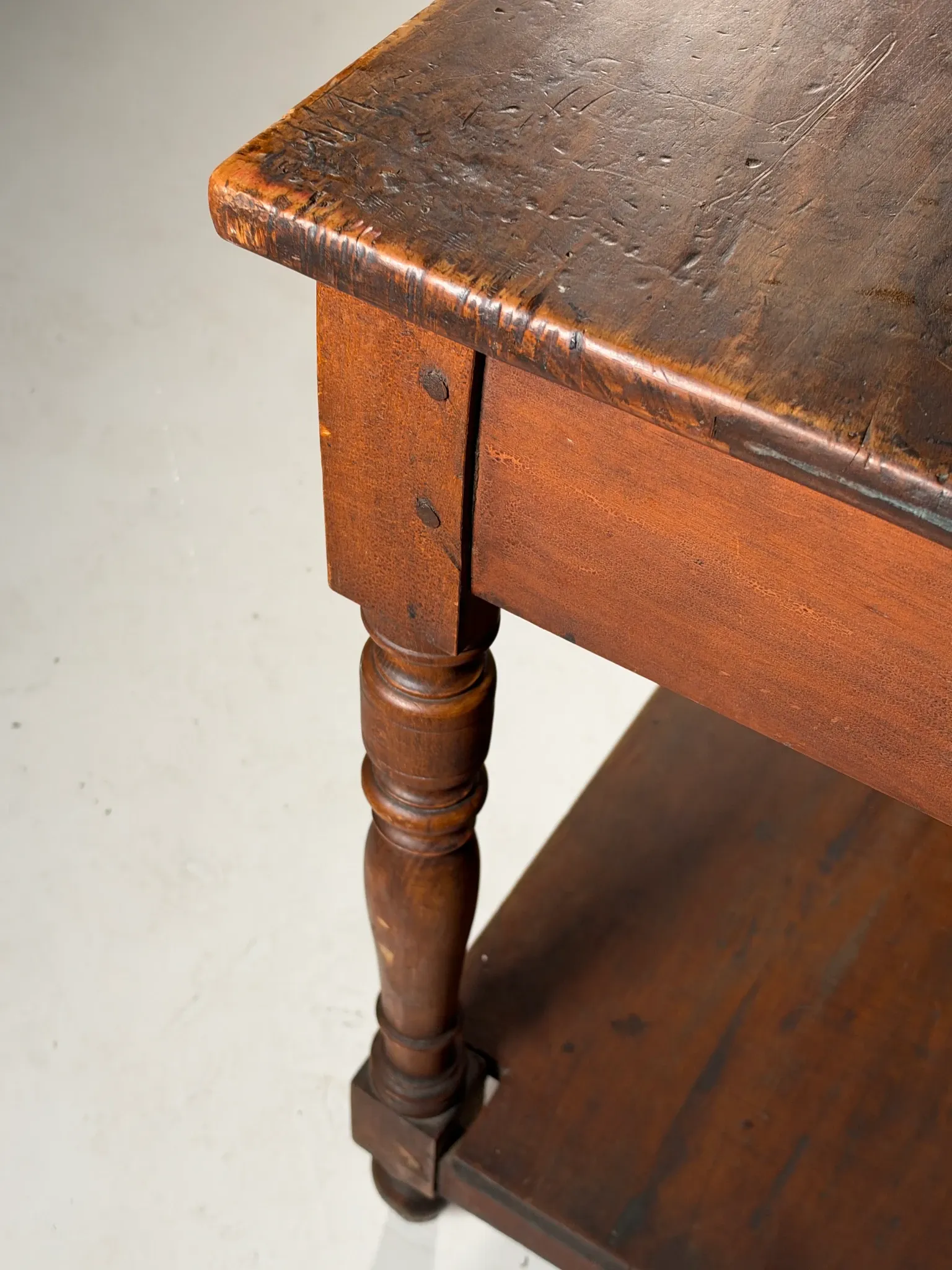 Table drapier belge vers 1920