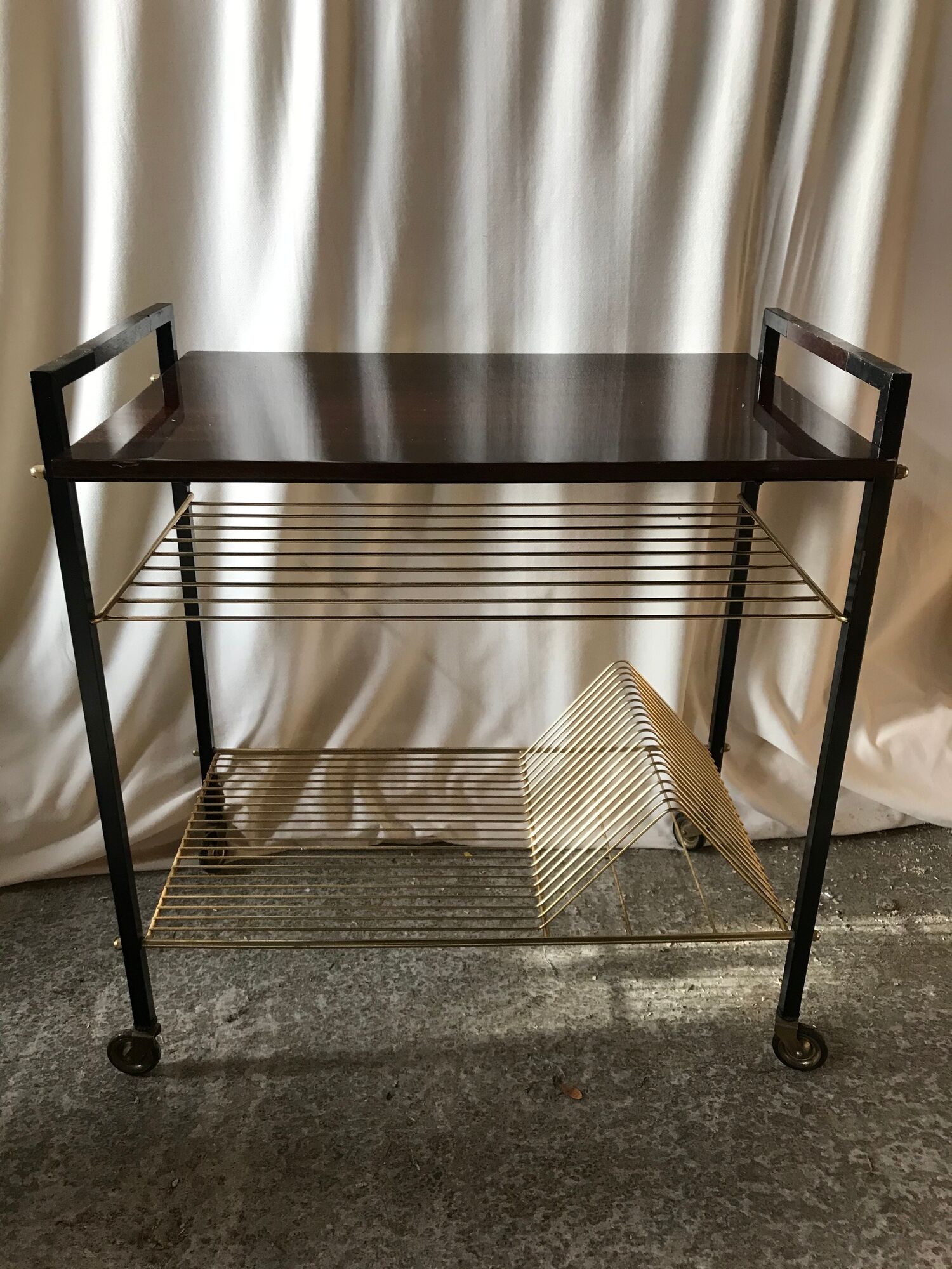 Serving table