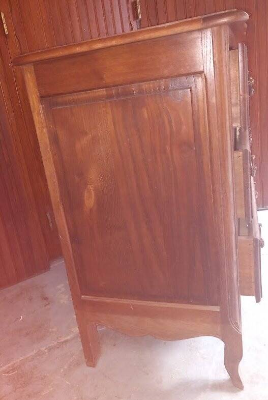 Oak chest of drawers