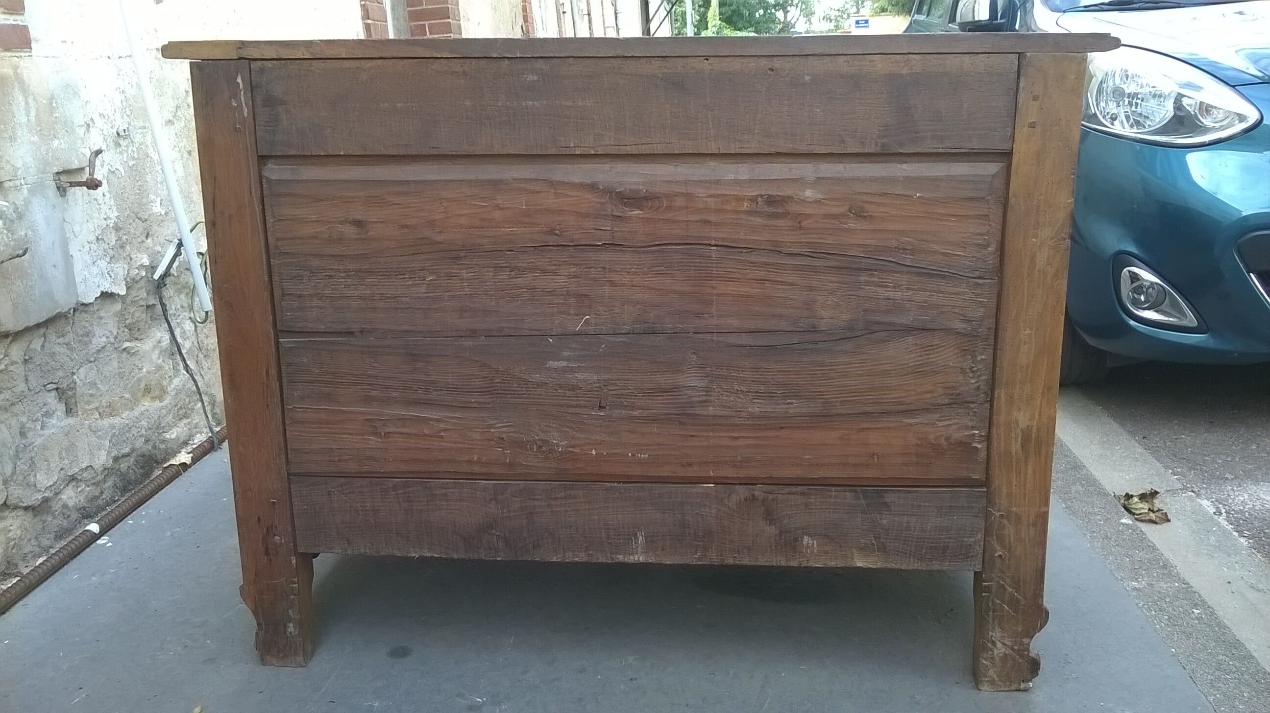 Commode arbalète en noyer XVlle, Louis XV