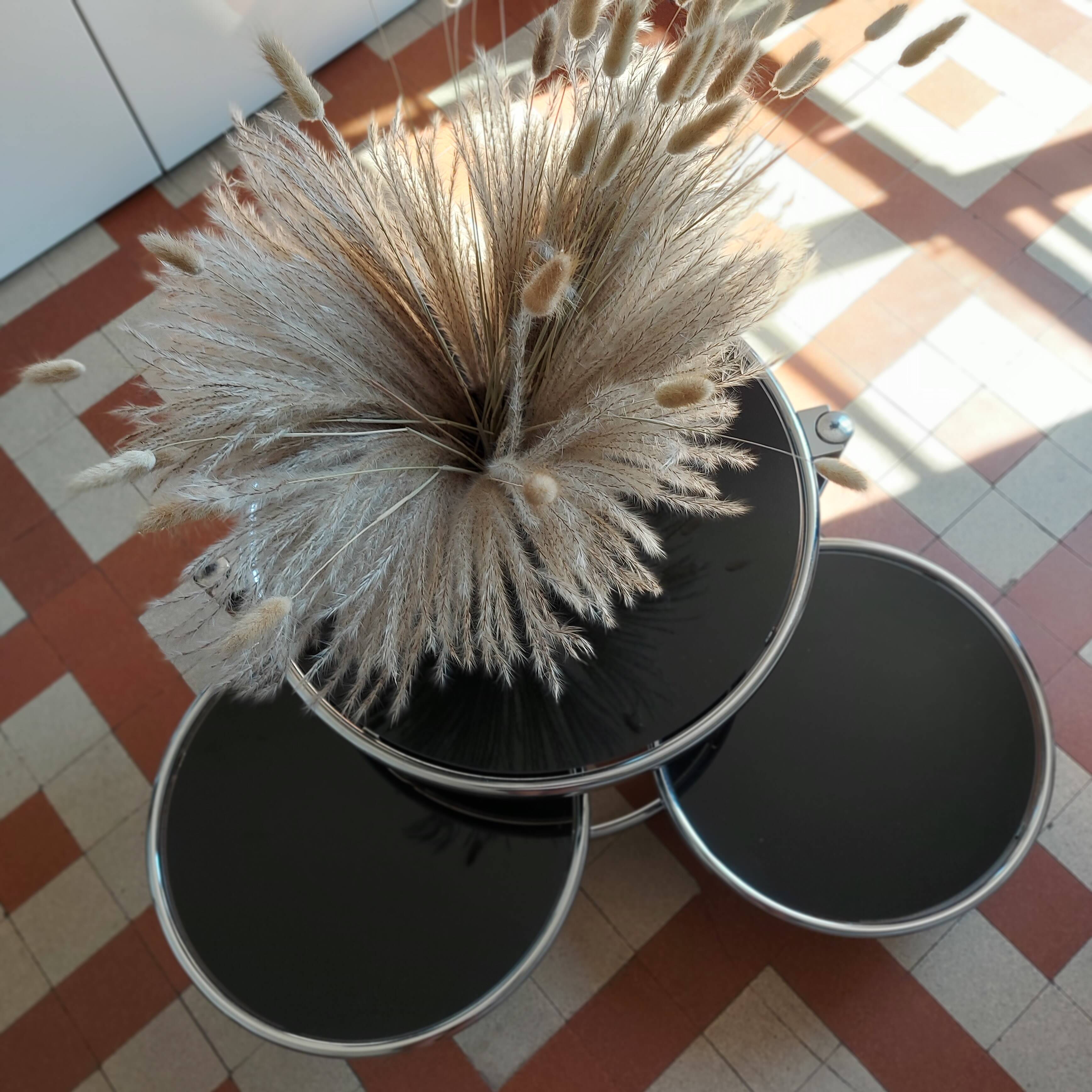 Flexible coffee table