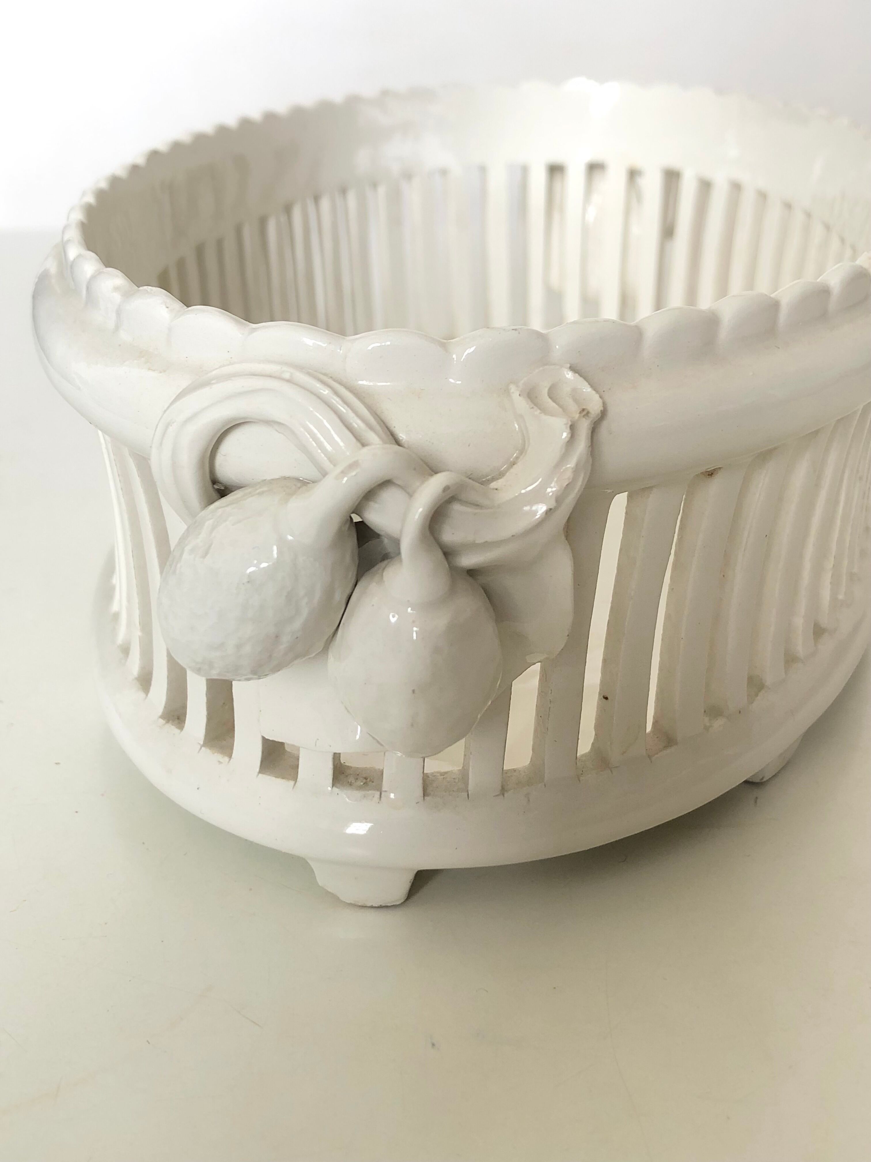 Openwork earthenware fruit cup