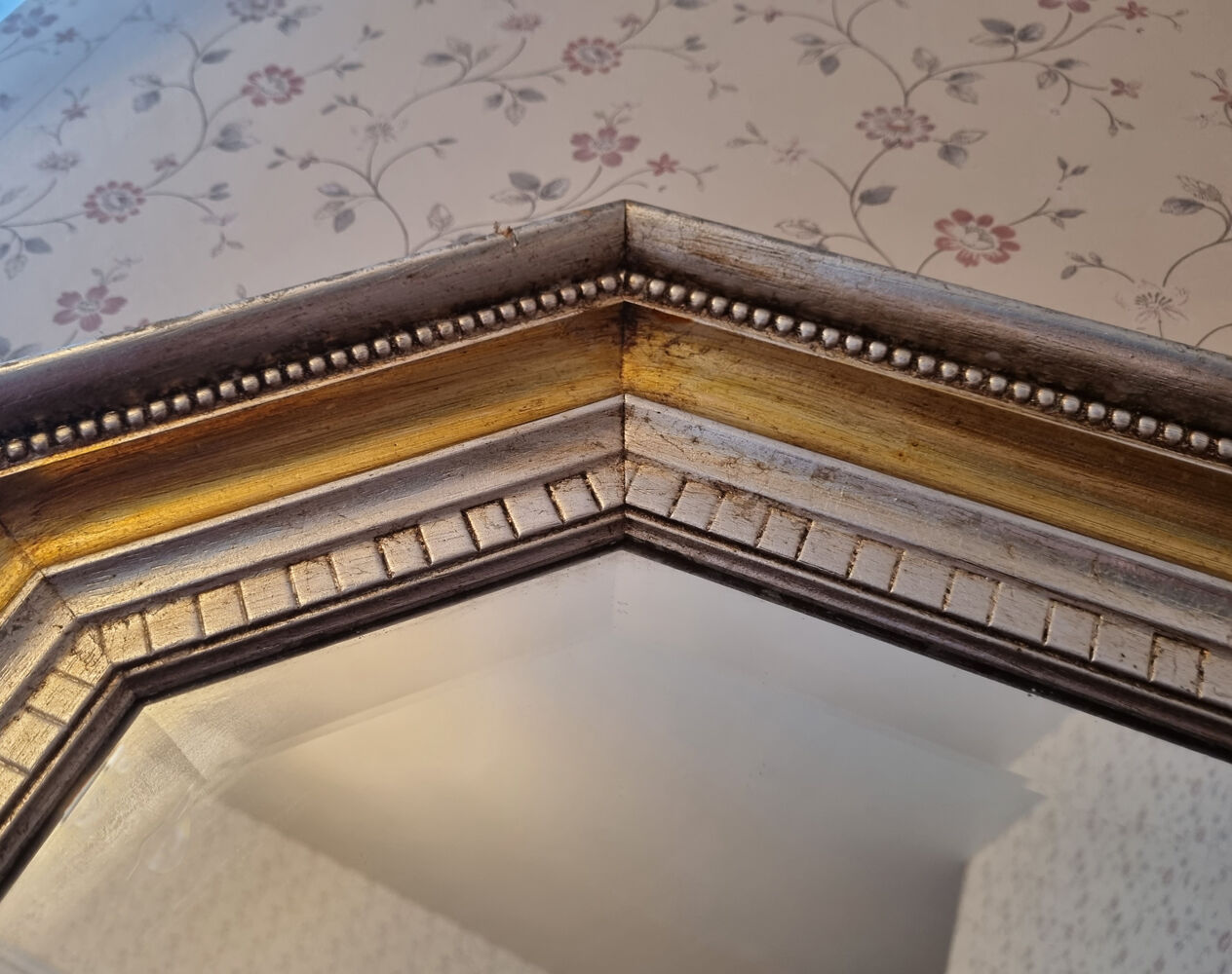 Octagonal mirror wood with frieze of oves, beveled mirror, 20s 66x86cm