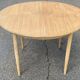 Table à manger scandinave ronde extensible rénovée en teck 1950