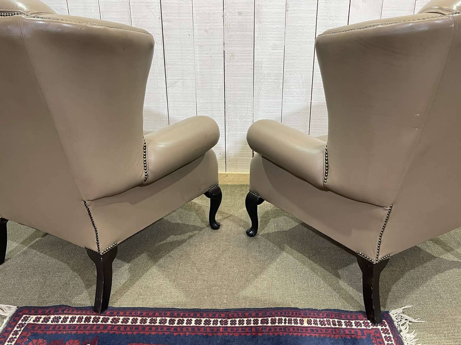 Pair of high-backed Chesterfield armchairs with 1 leather footrest