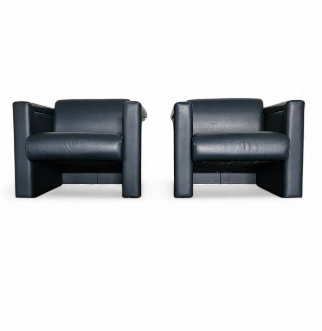 Pair / Trix and Robert Haussmann / Dark grey leather chairs by Knoll
