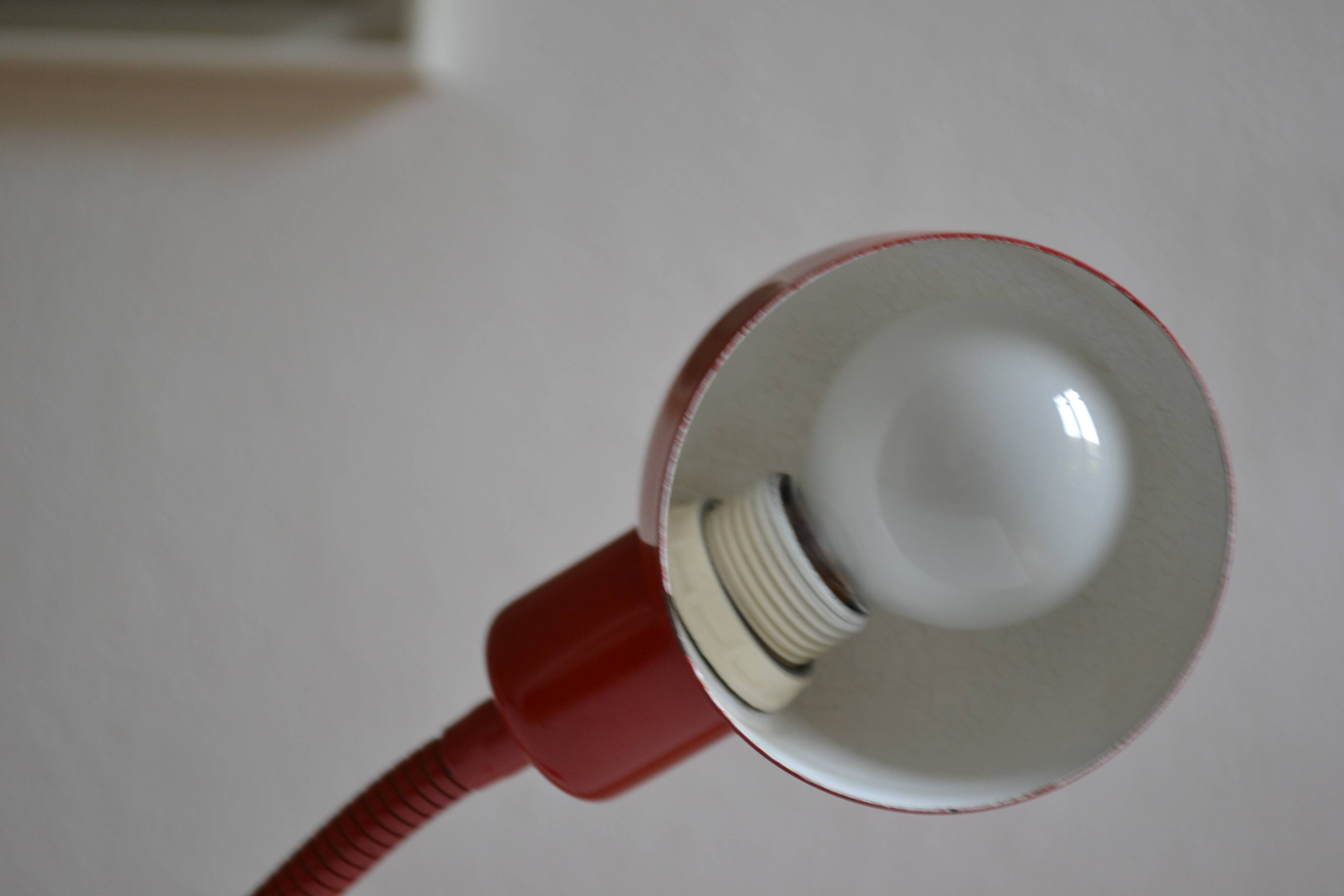 Lampe de bureau vintage France rouge Postmoderniste années 80 1980