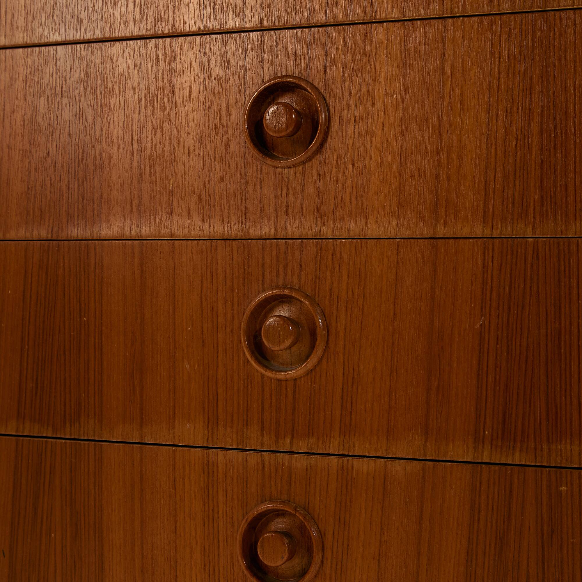 MK10127 Teak dresser with six drawers