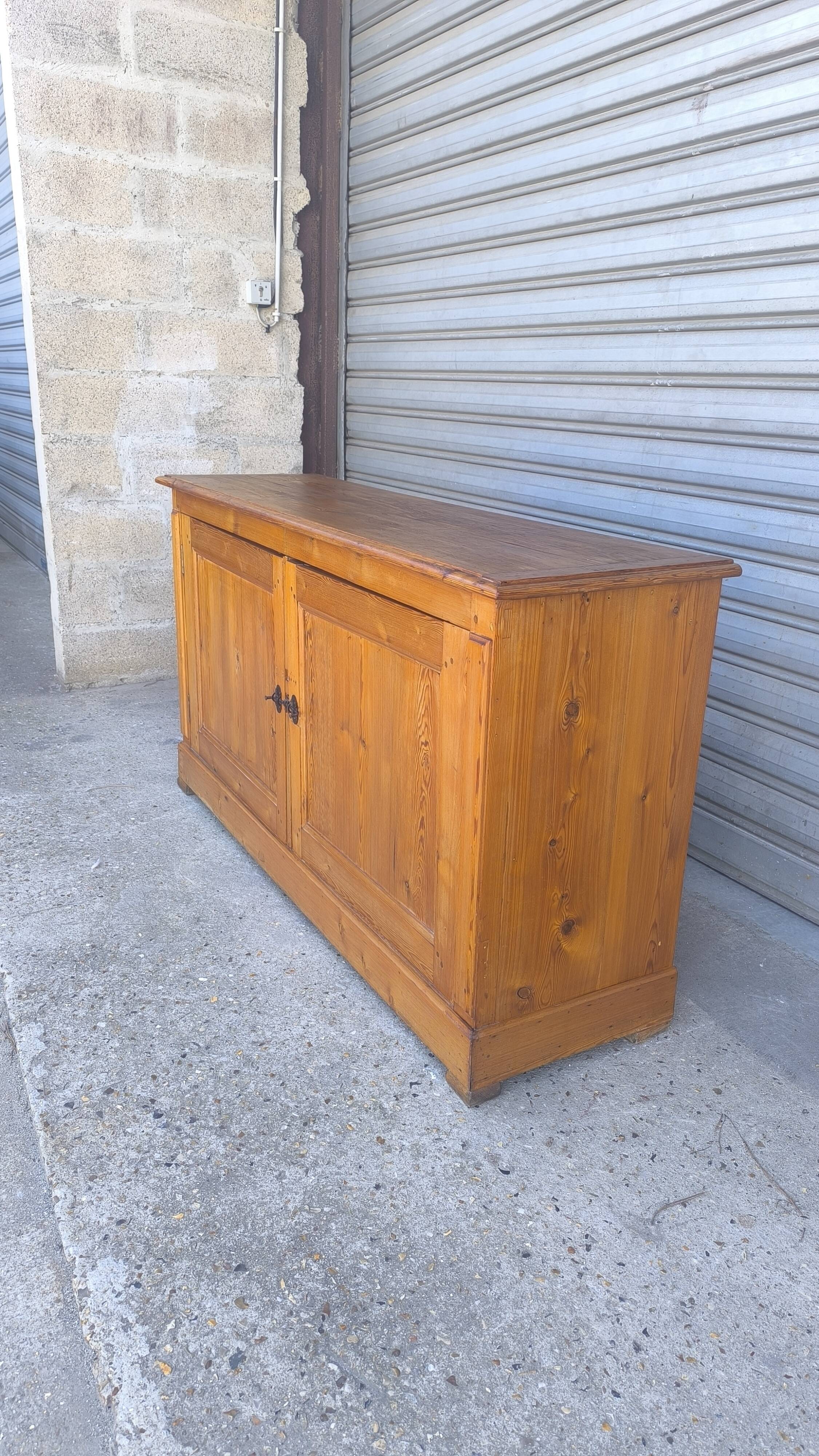 Meuble de métier - buffet en pin suédois 1940