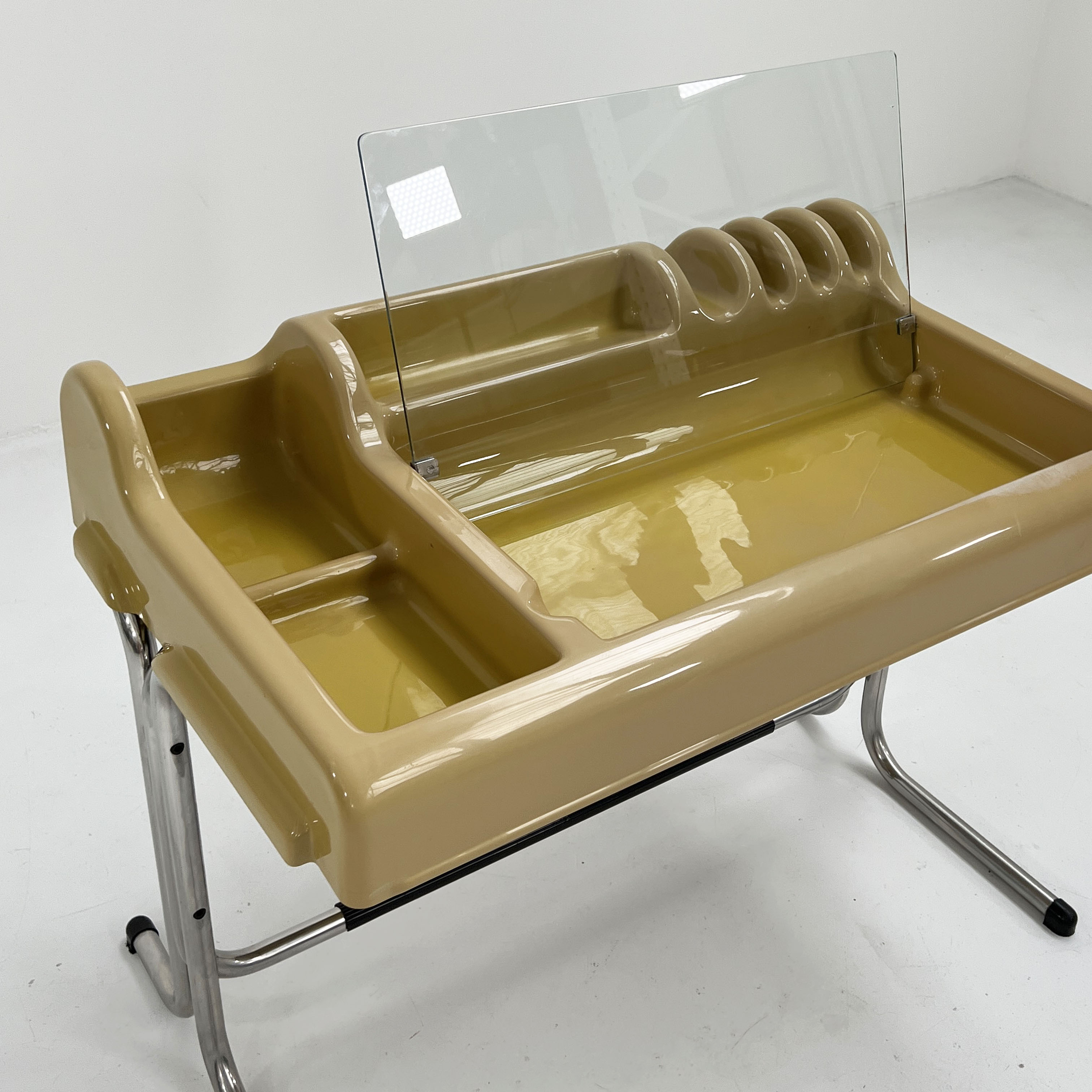 Orix Mustard desk by Vittorio Parigi & Nani Prina for Molteni, 1970