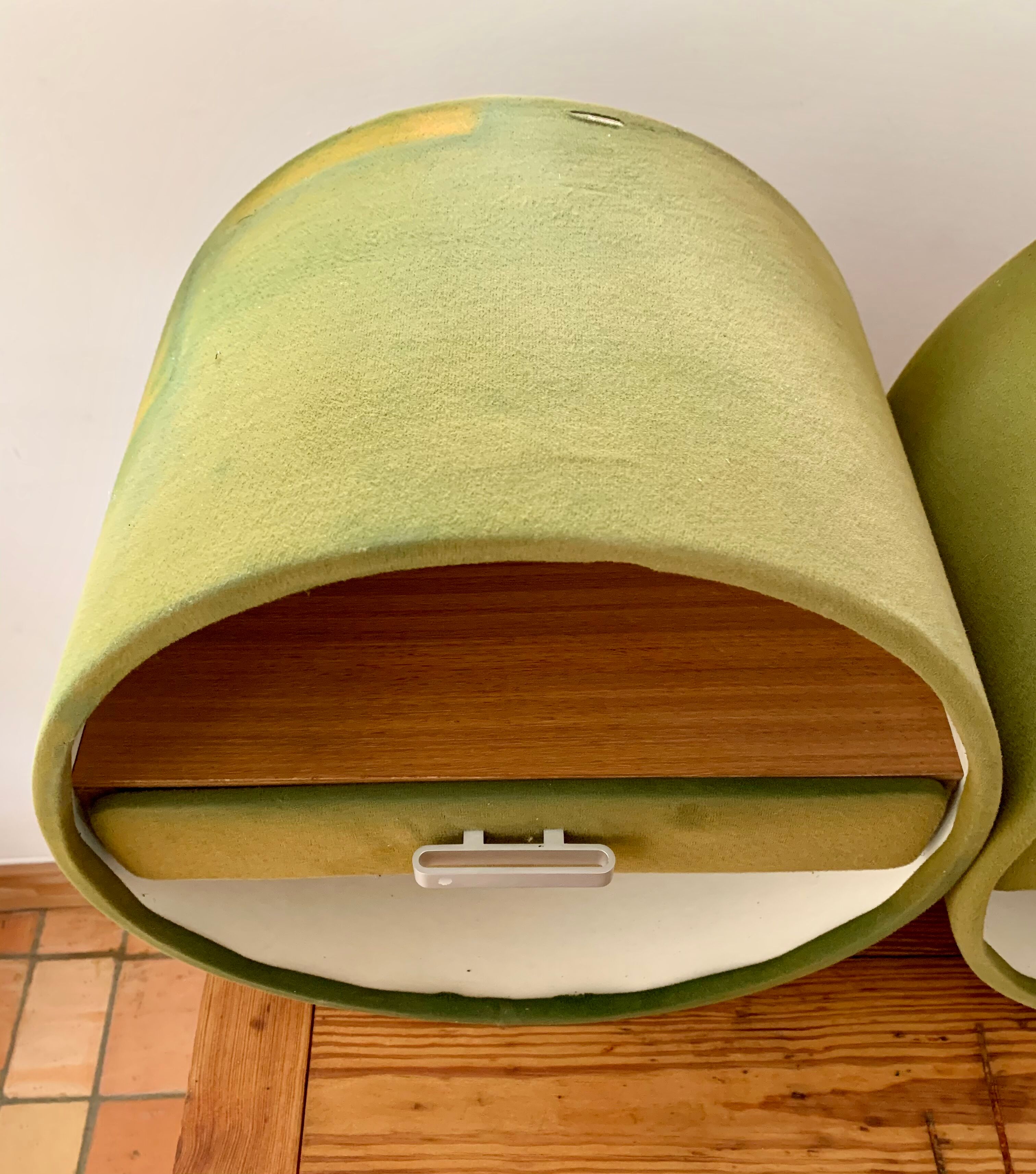 Pair of bedsides to hang