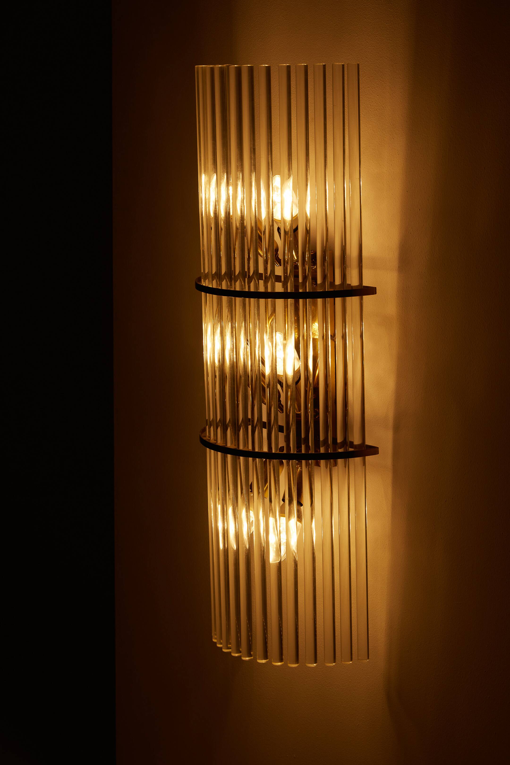 Applique en laiton et verre, 1970s