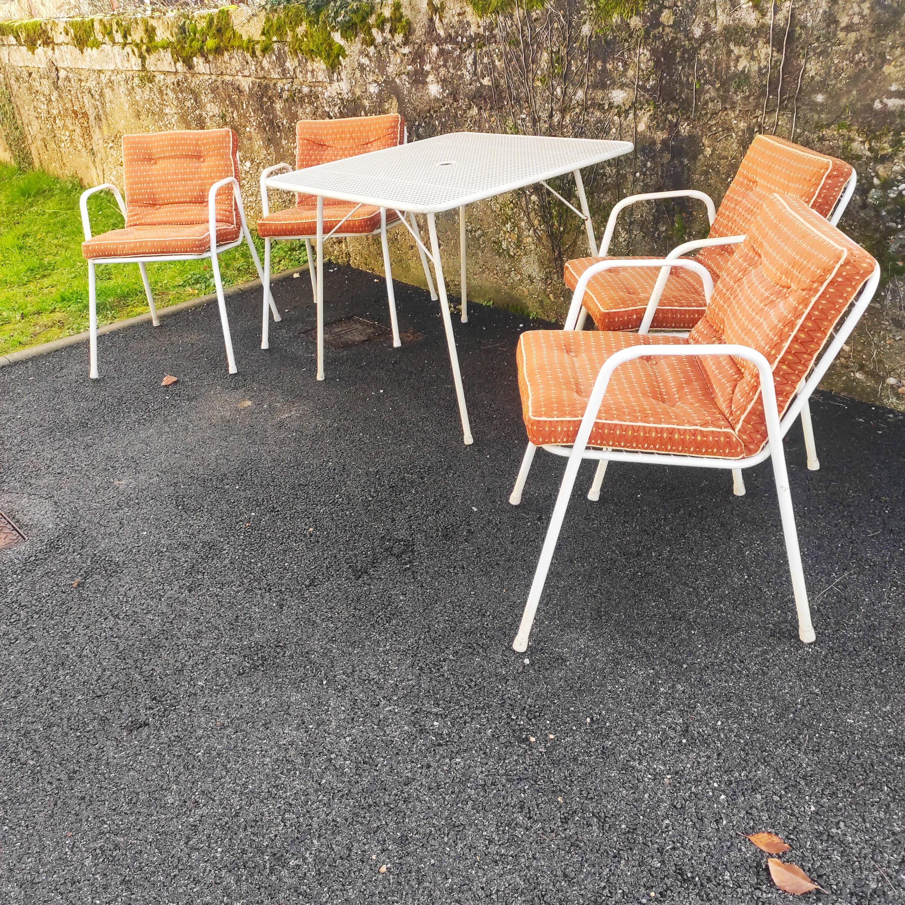 Armchairs with original cushions and Emu garden table model Rio 1966.