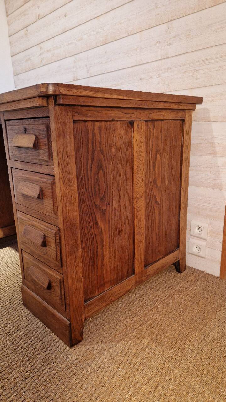 Vintage administration office