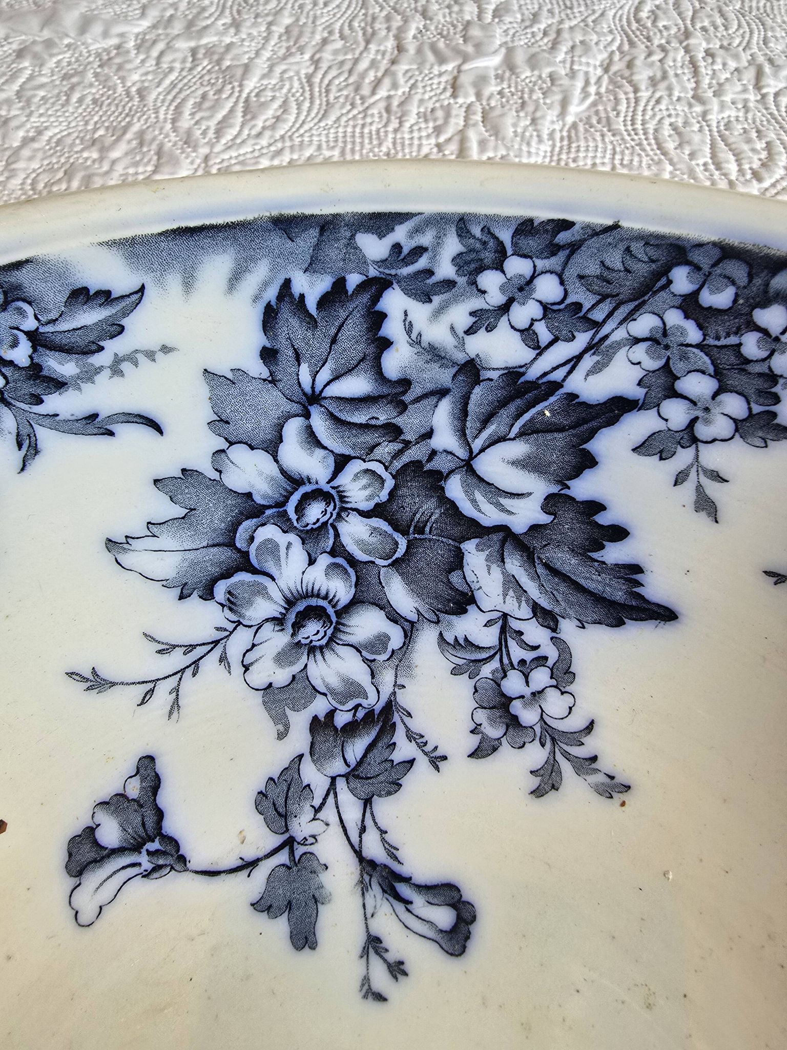 Grande vasque ancienne anglaise A.B & Co modèle May – flow blue floral