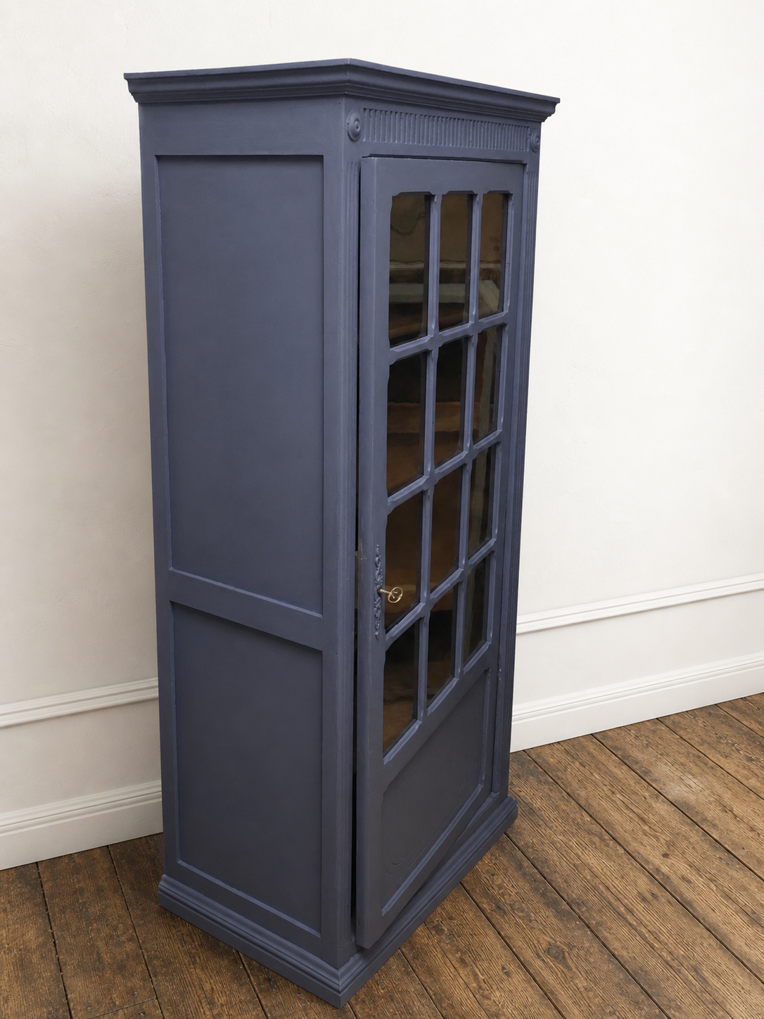 Parisian display cabinet