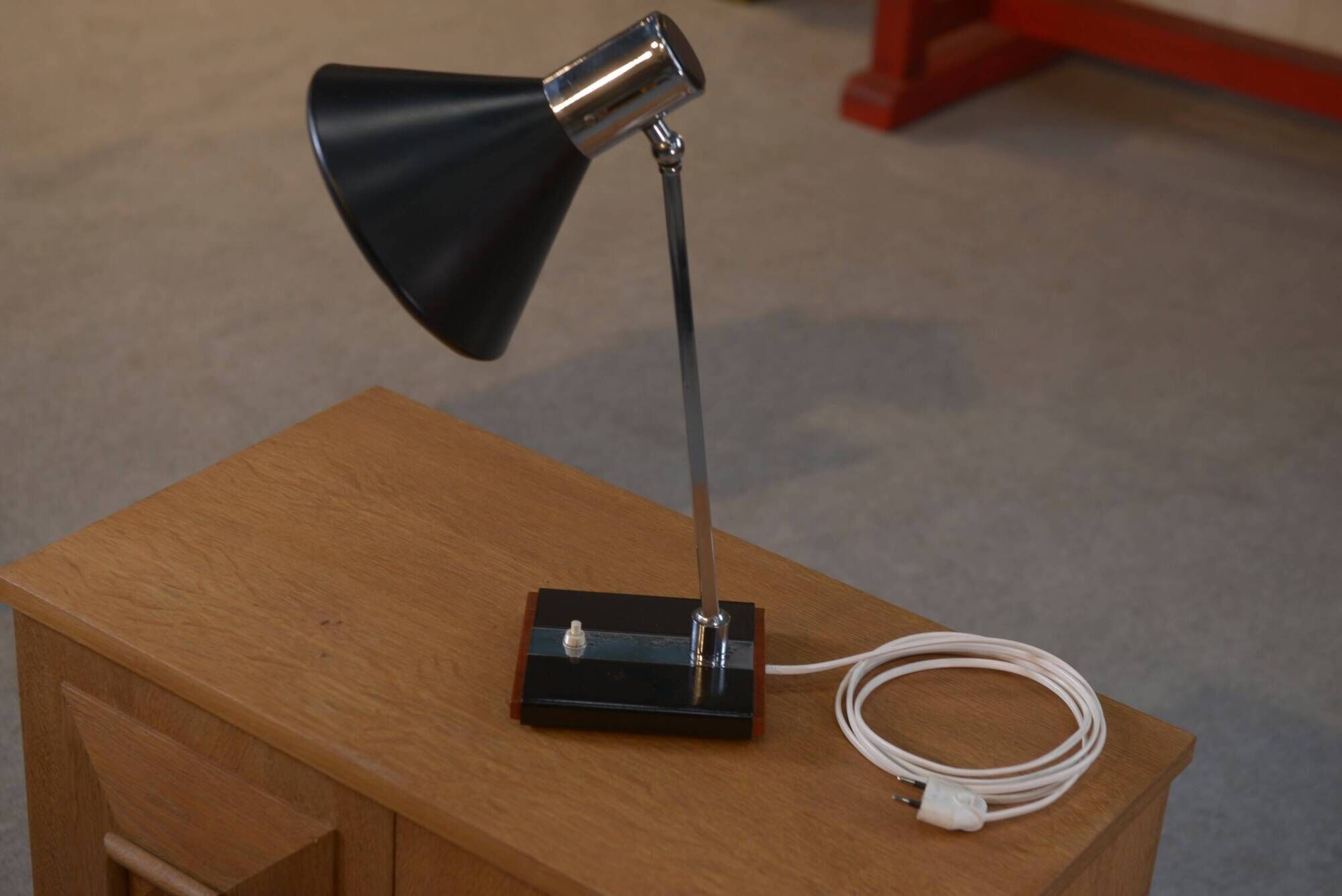 Lampe de bureau laquée noir et métal chromé design italien vers 1970's