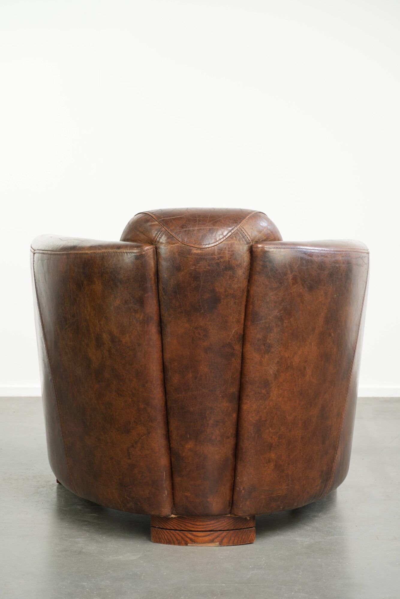 Cowhide armchair in Aviator design in a warm brown colour