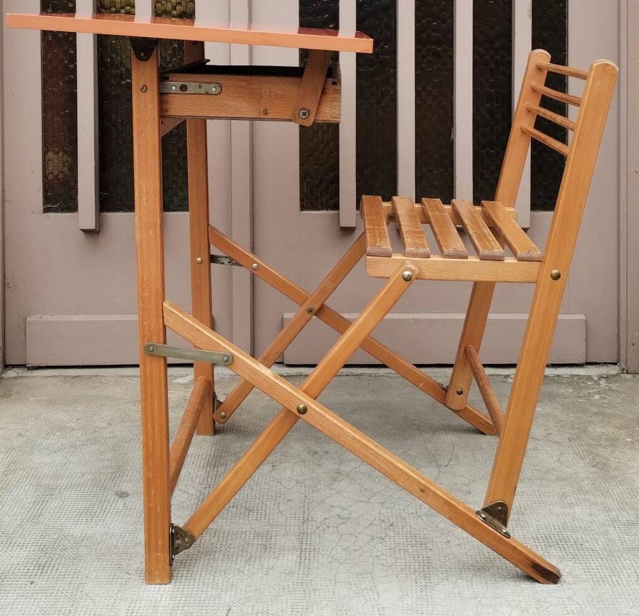 bureau / pupitre pour enfant pliable